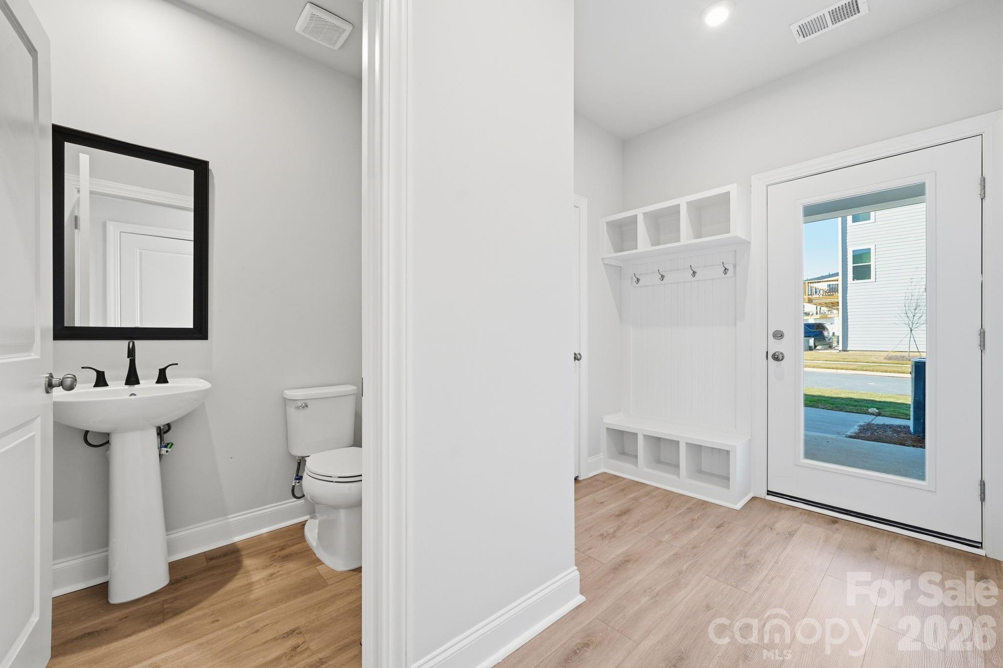 1823 Viewfield Road Property Photo 33