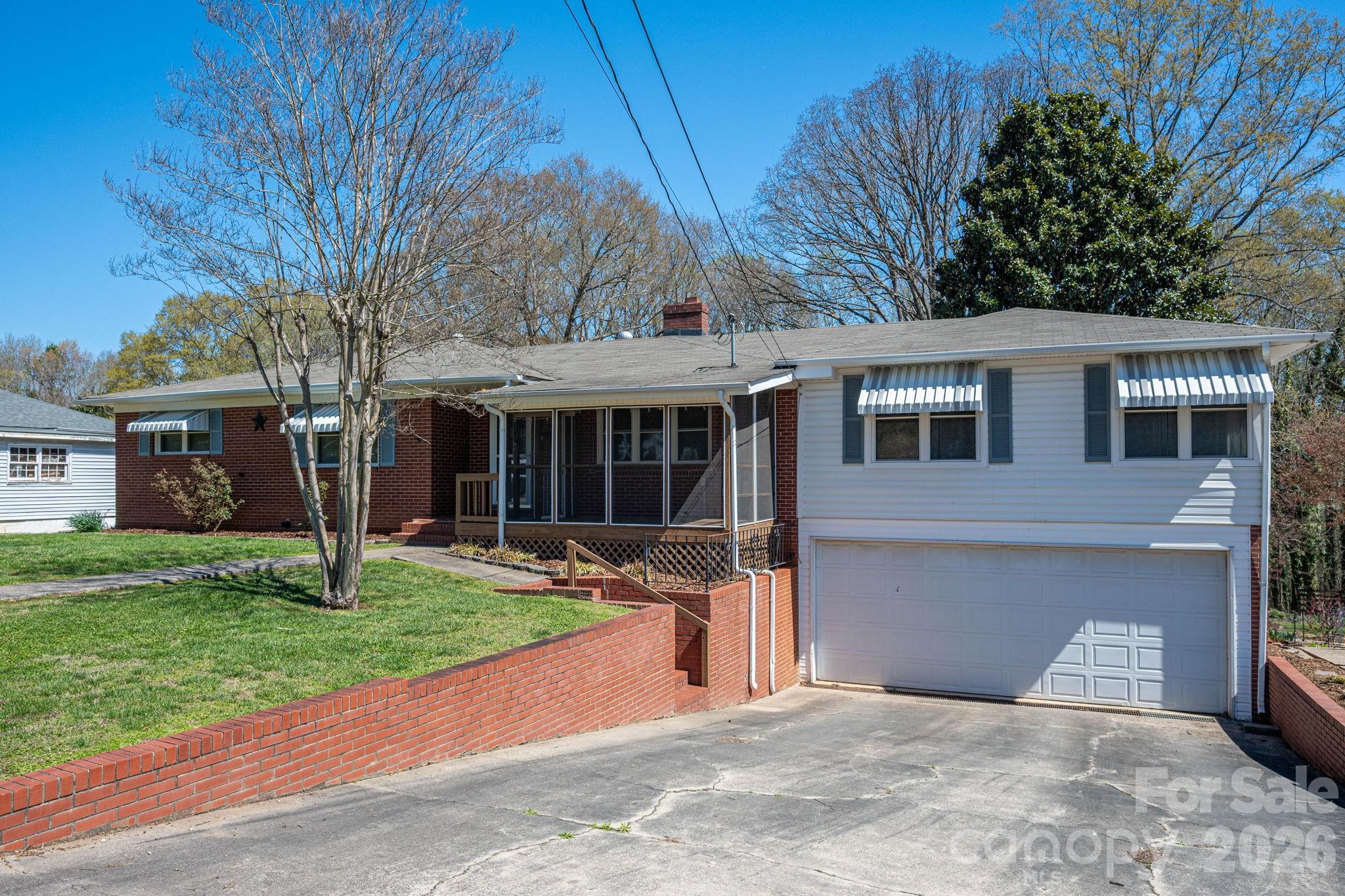 608 N State Street Property Photo 3