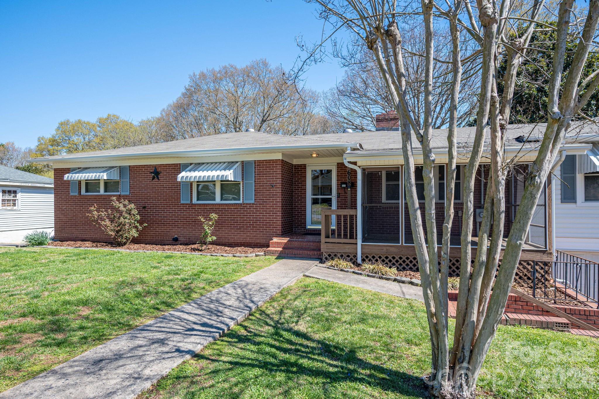 608 N State Street Property Photo 4