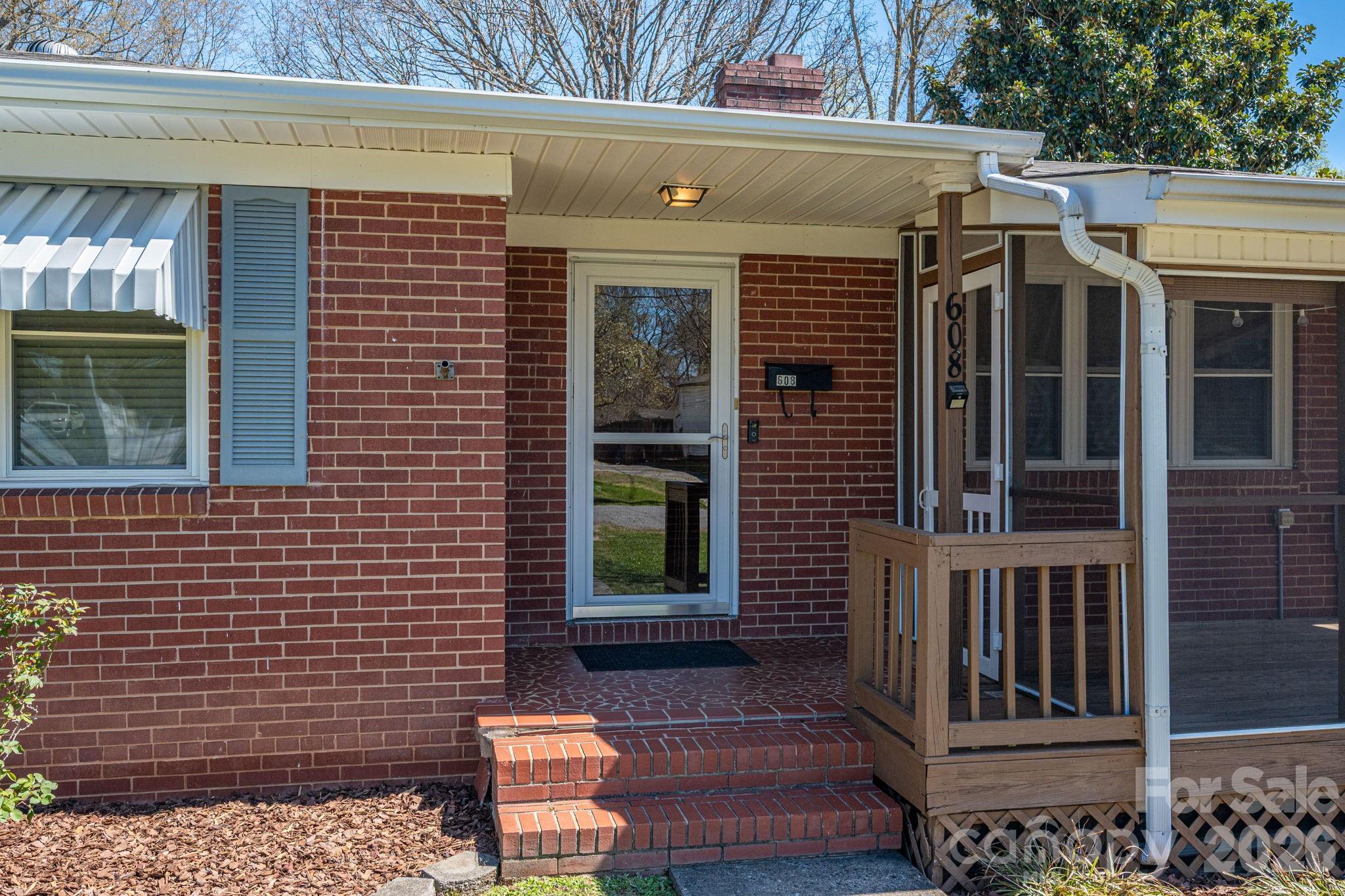 608 N State Street Property Photo 5