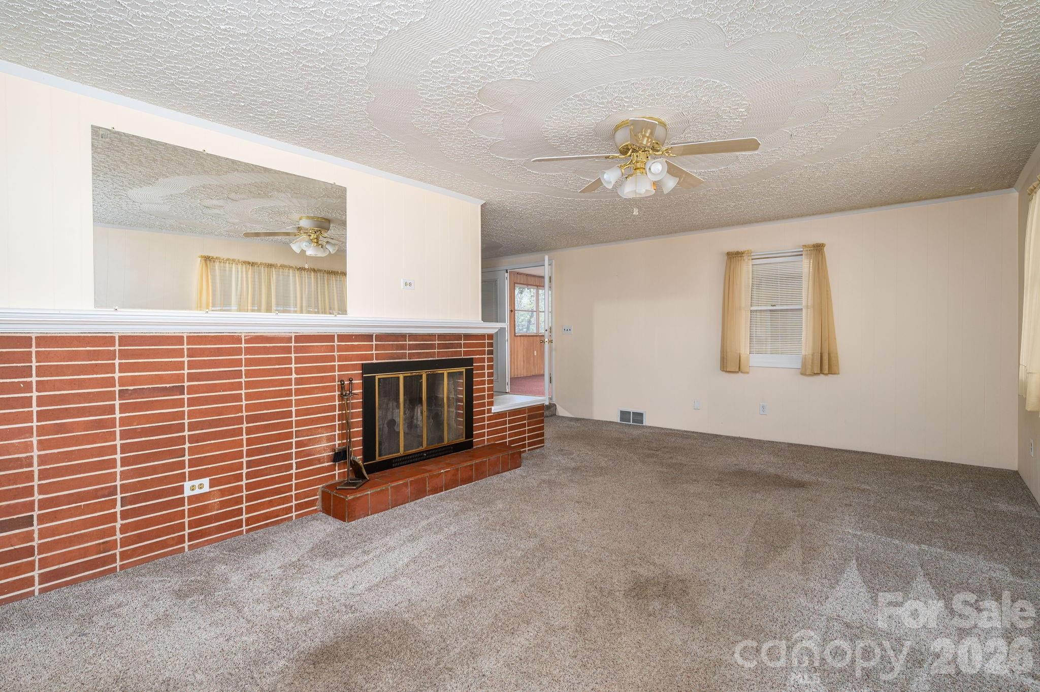 608 N State Street Property Photo 6