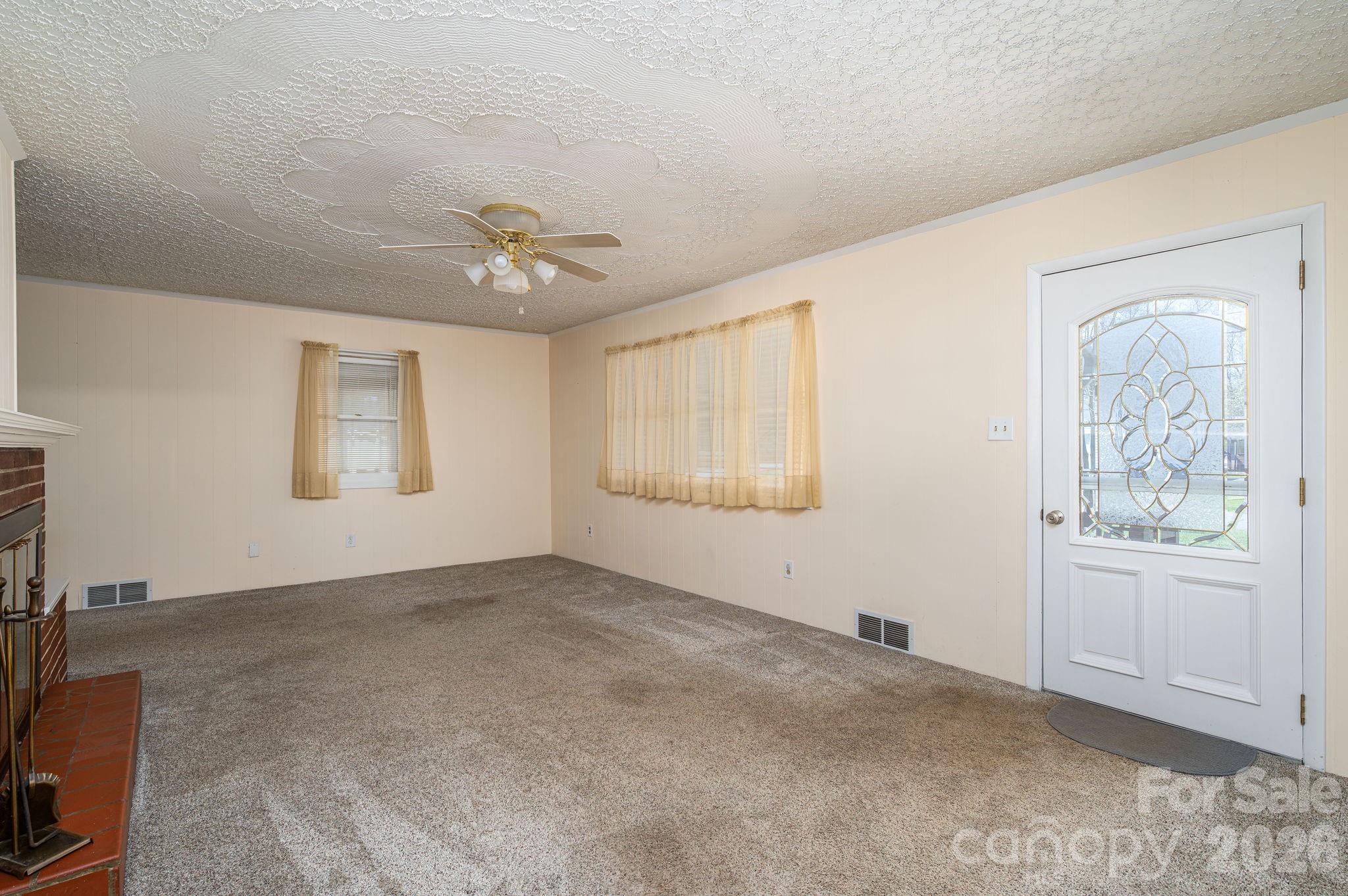608 N State Street Property Photo 8