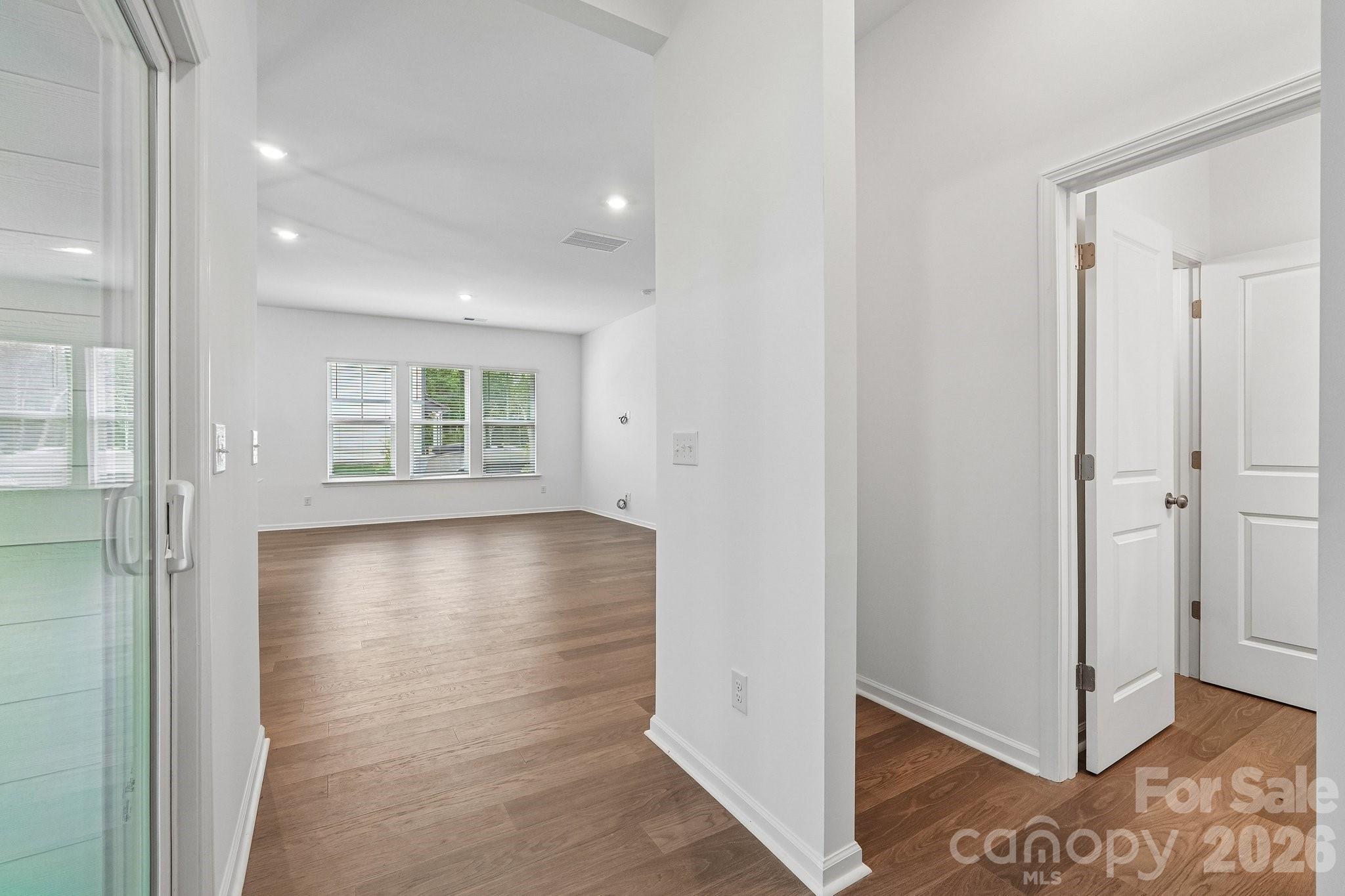 5549 Wolfpack Alley Property Photo 14