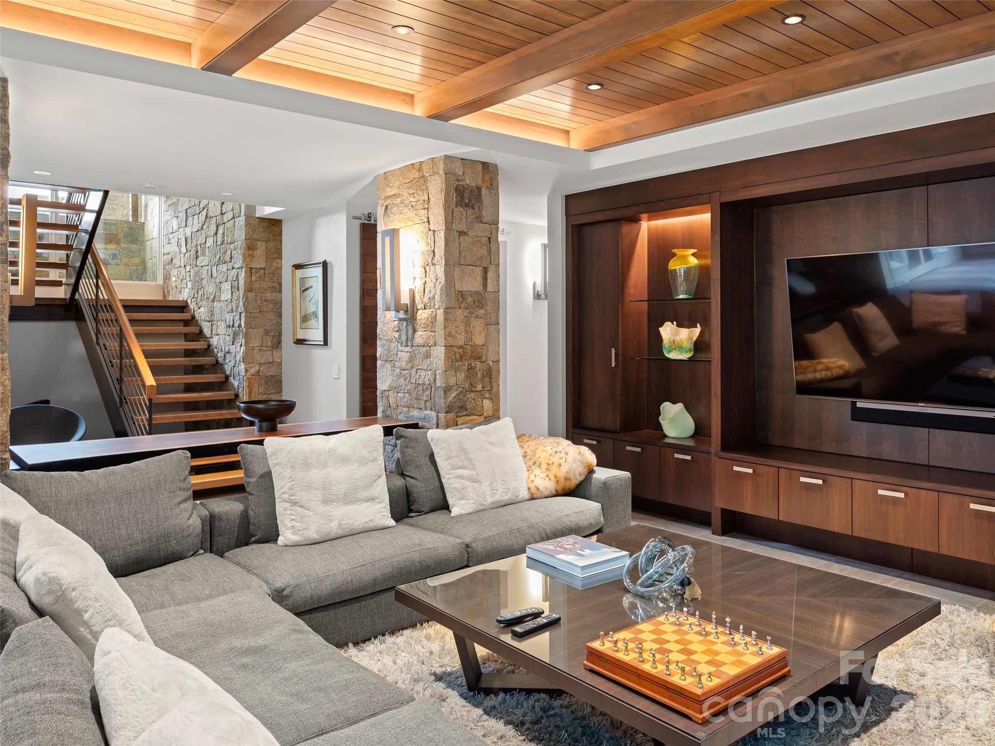 8 Deer Grass Court Property Photo 32