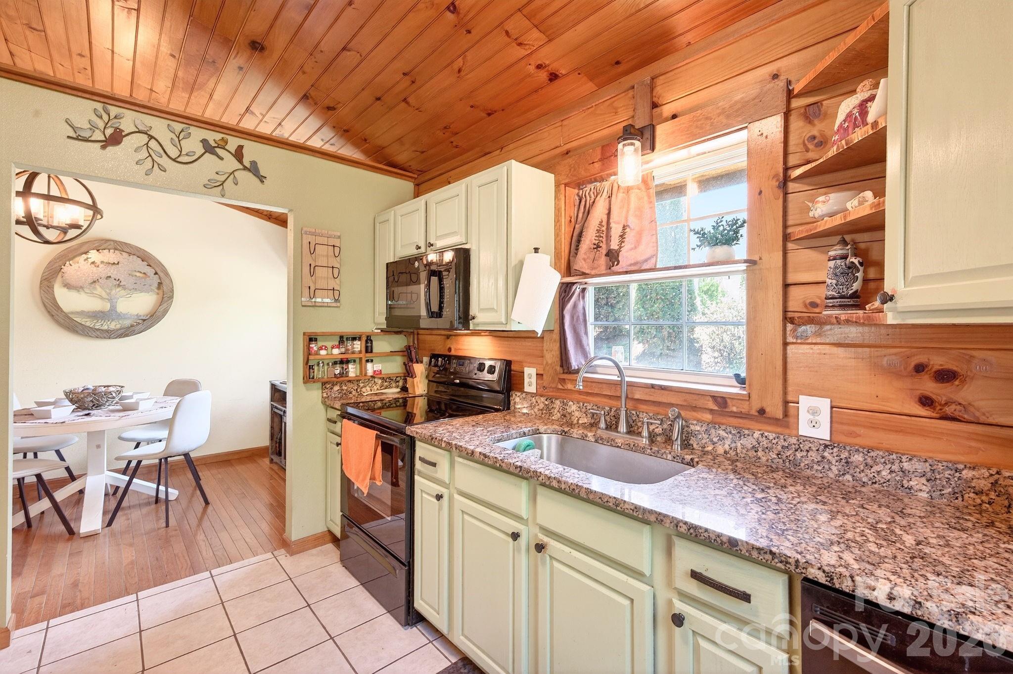 8 Blue Sky Drive Property Photo 12