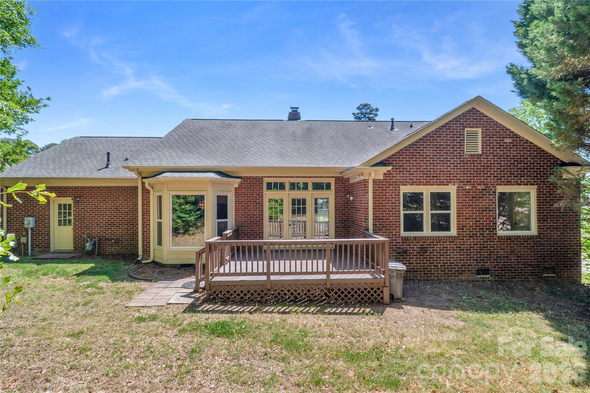 10713 Ridge Acres Road Property Photo 2