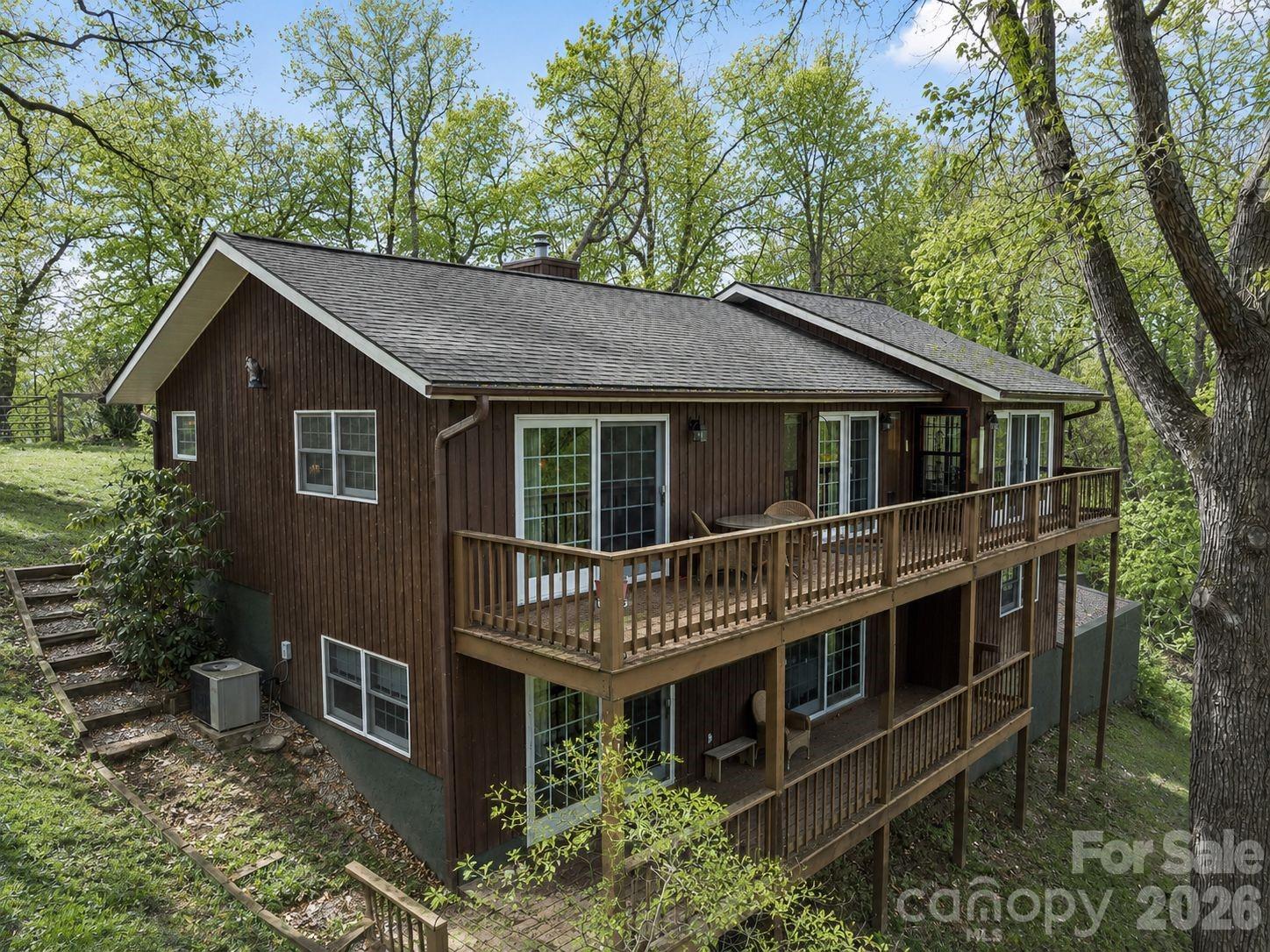 415 Treetop Lane Property Photo 1