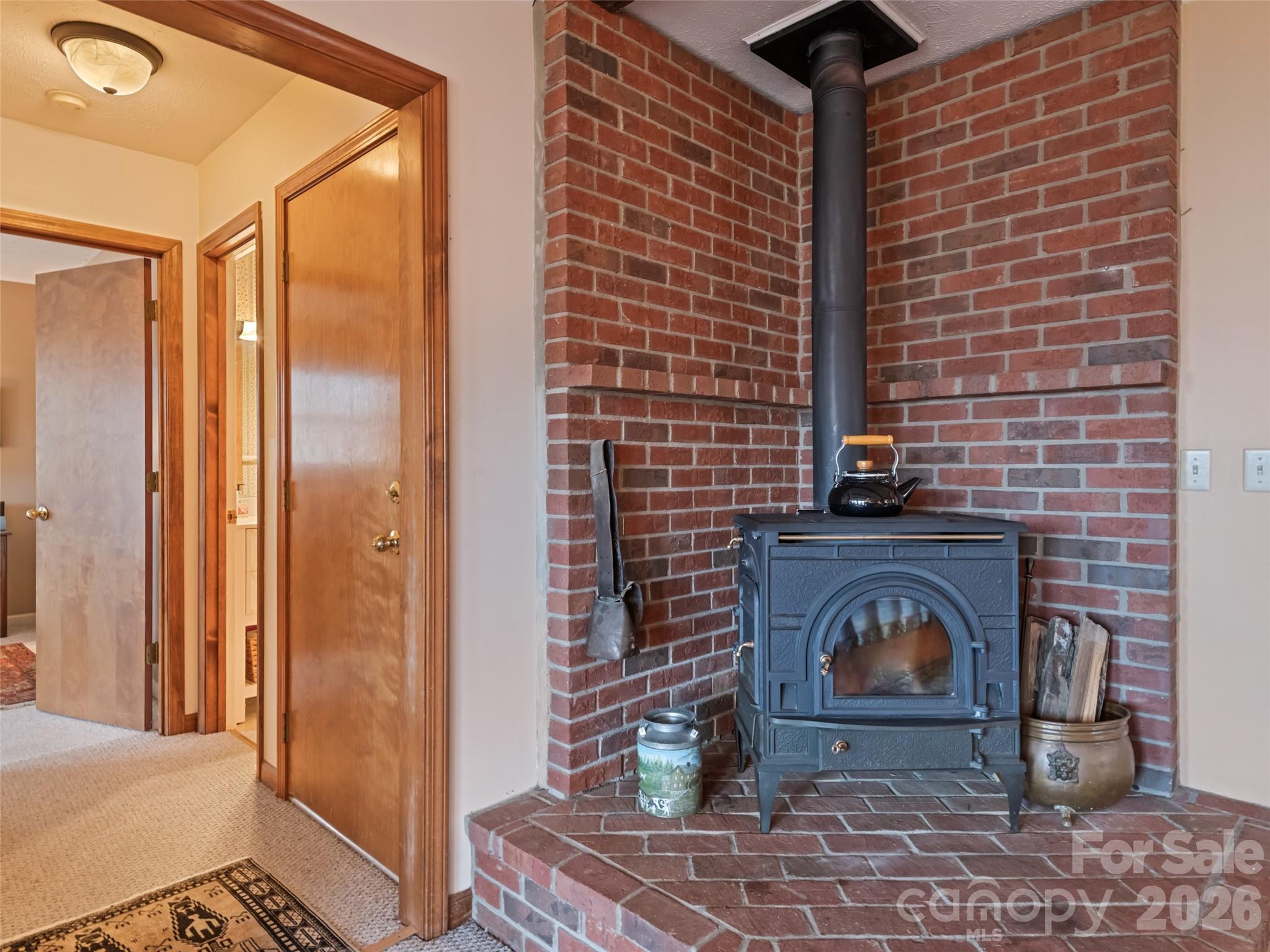 415 Treetop Lane Property Photo 11