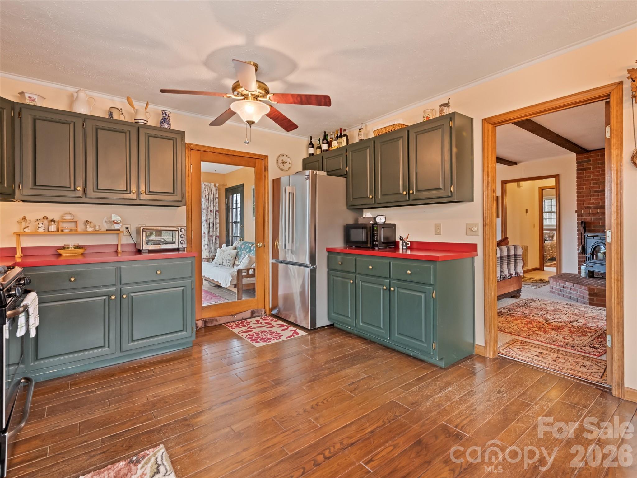 415 Treetop Lane Property Photo 15