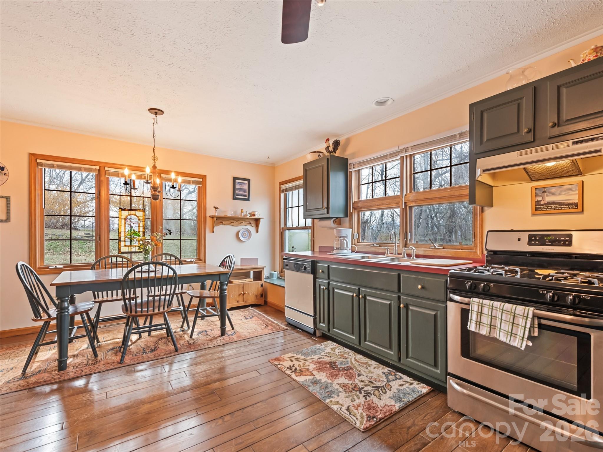 415 Treetop Lane Property Photo 16
