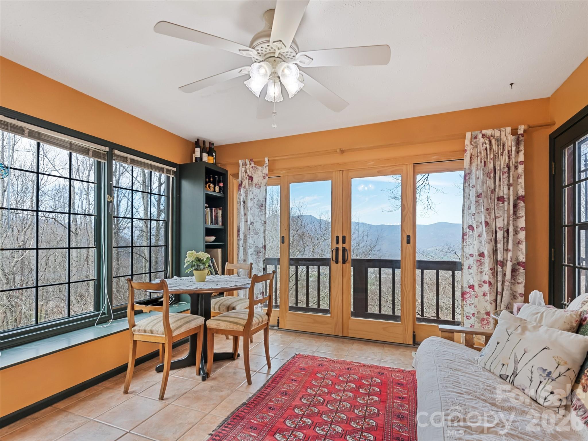 415 Treetop Lane Property Photo 17