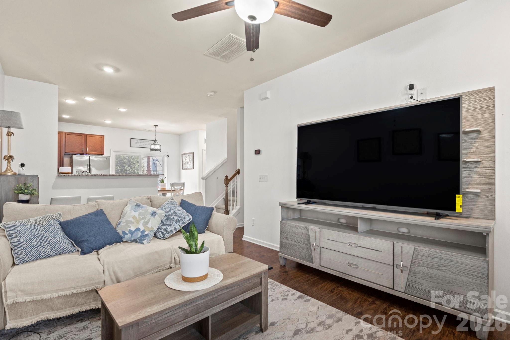 12221 Whiteside Drive Property Photo 4