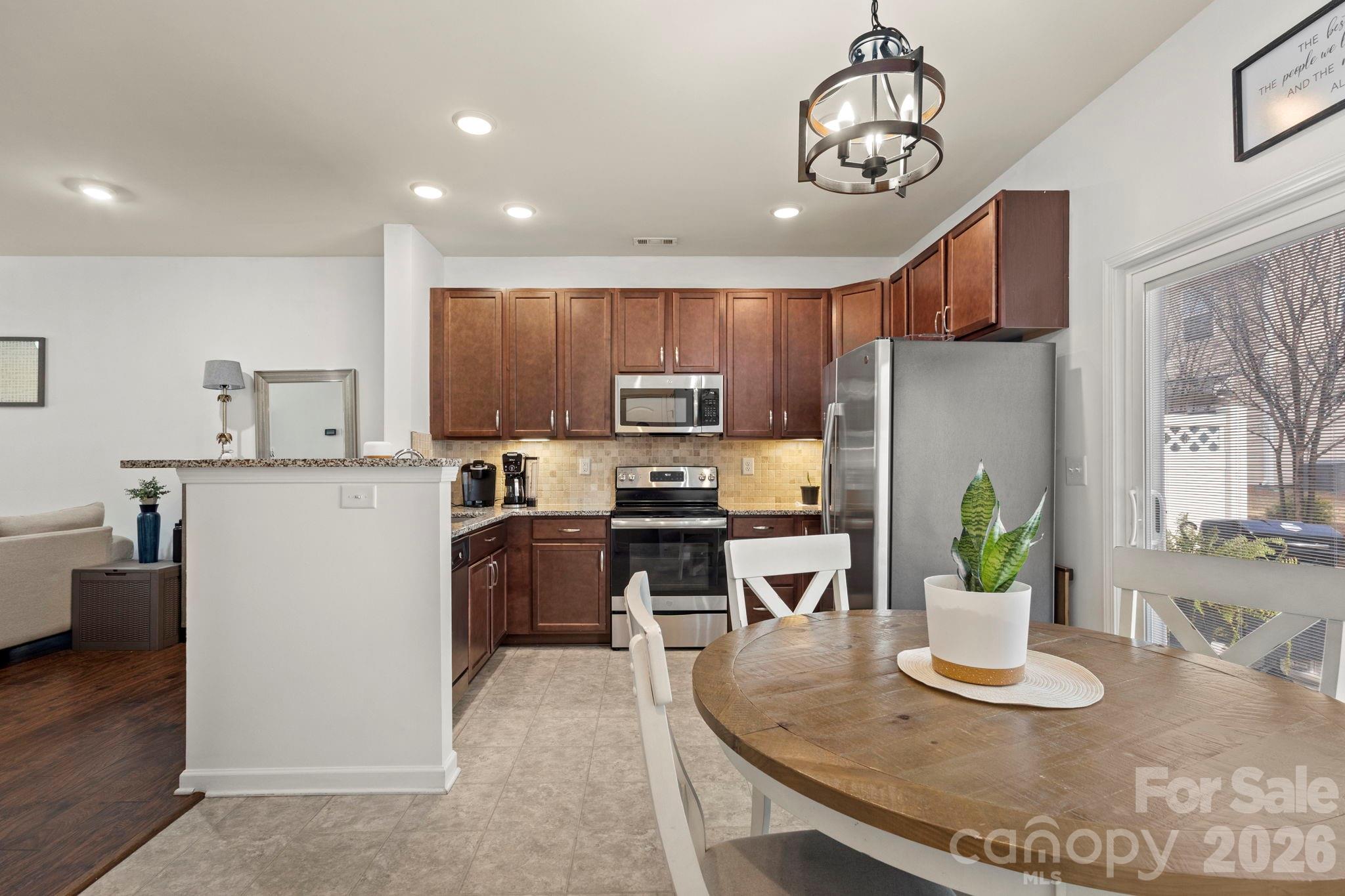 12221 Whiteside Drive Property Photo 6