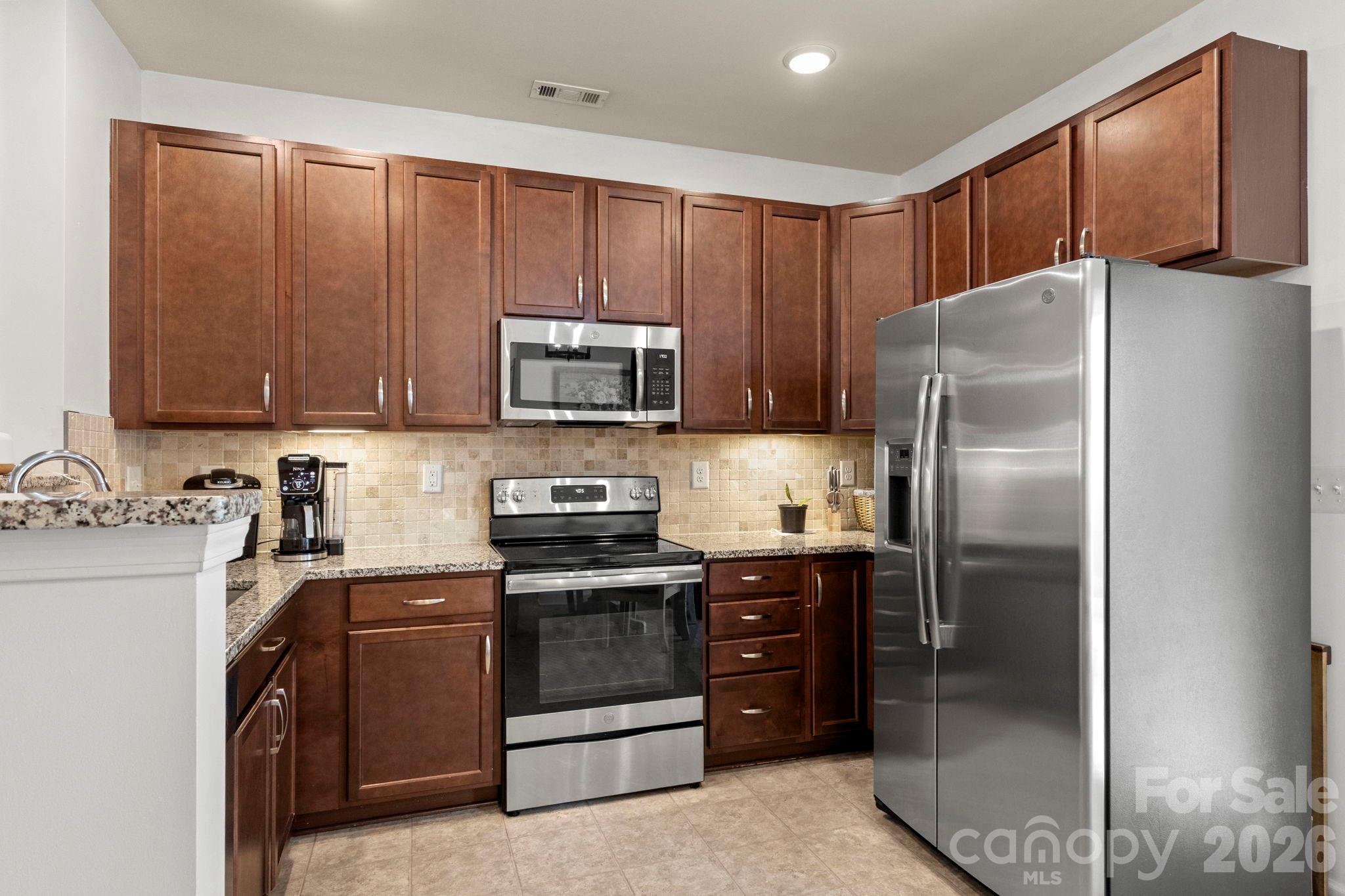 12221 Whiteside Drive Property Photo 9