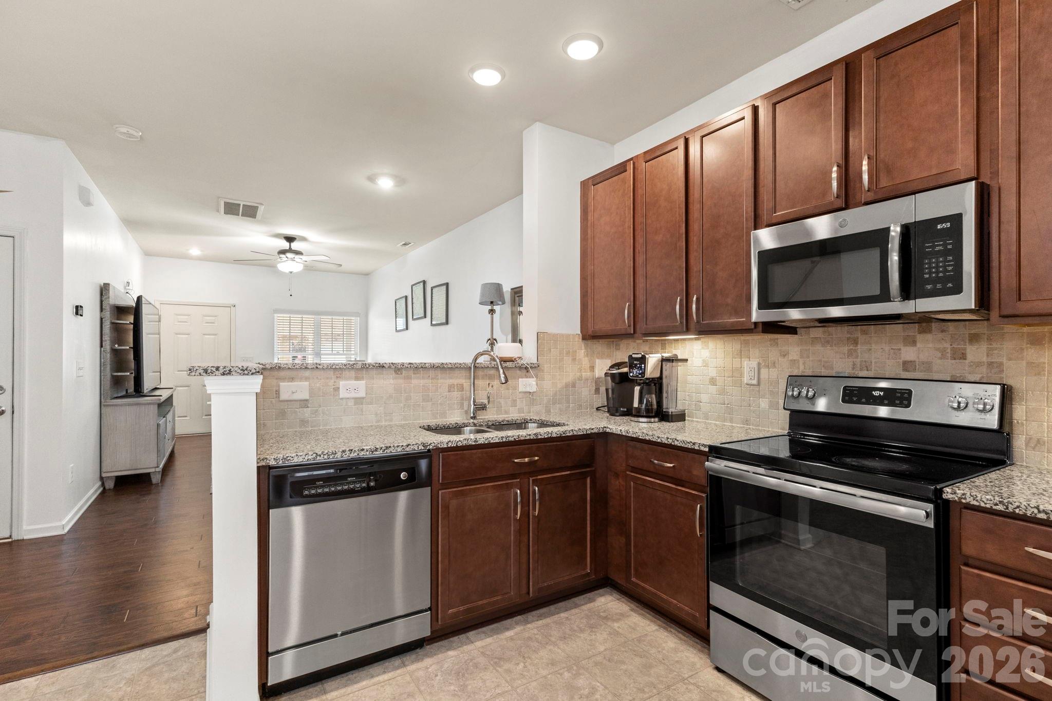 12221 Whiteside Drive Property Photo 10