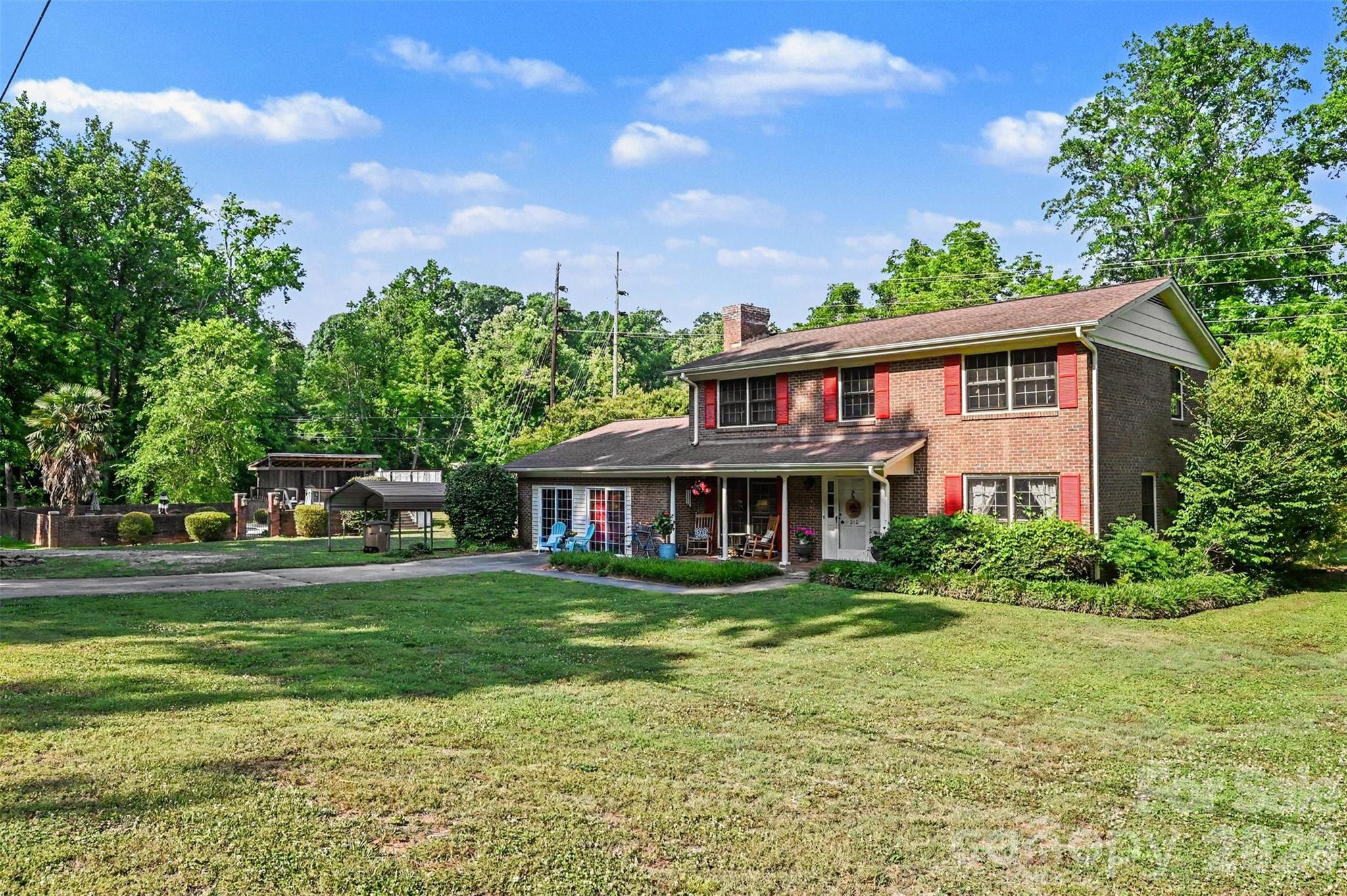312 Windsor Drive Property Photo 1