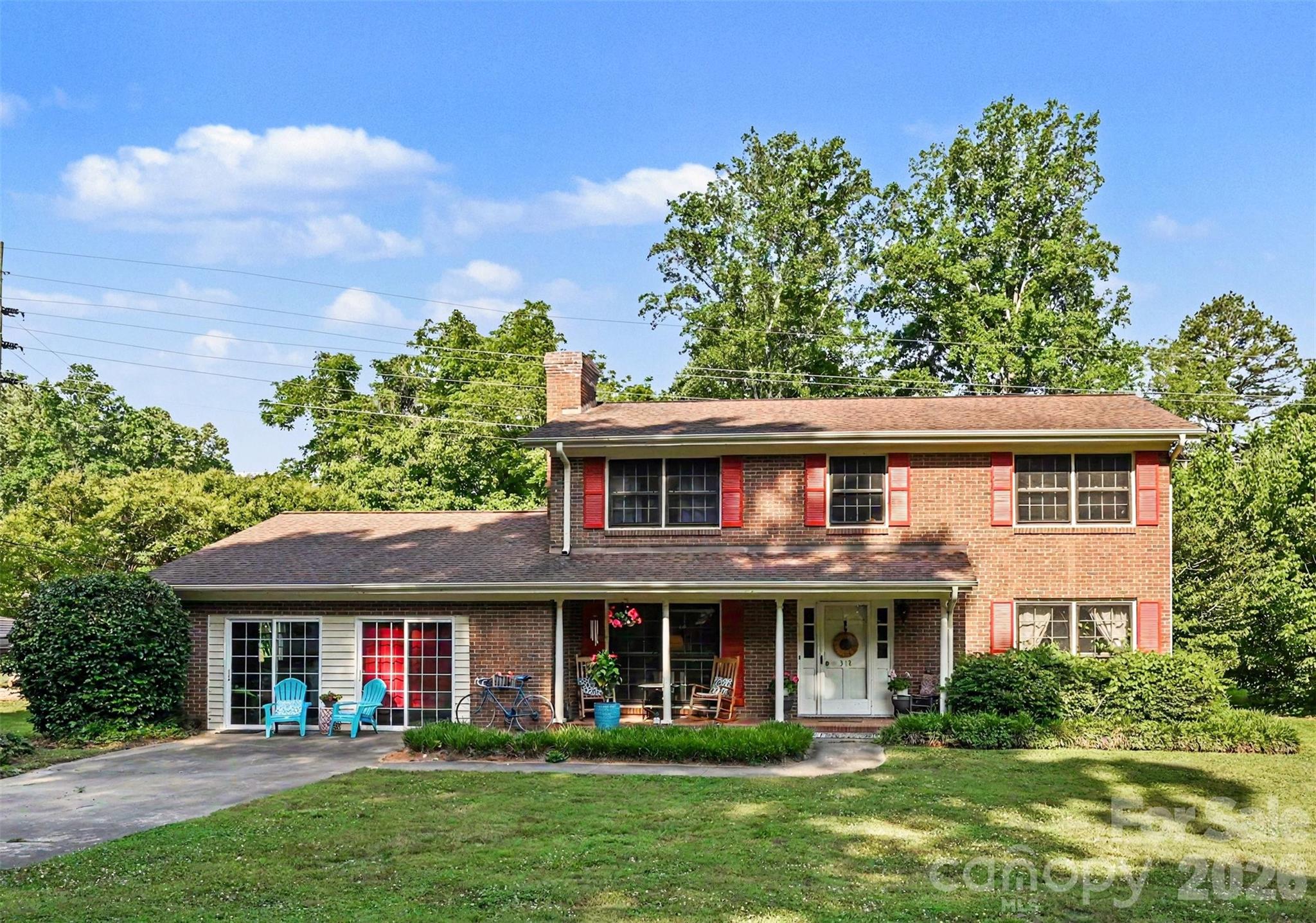 312 Windsor Drive Property Photo 2