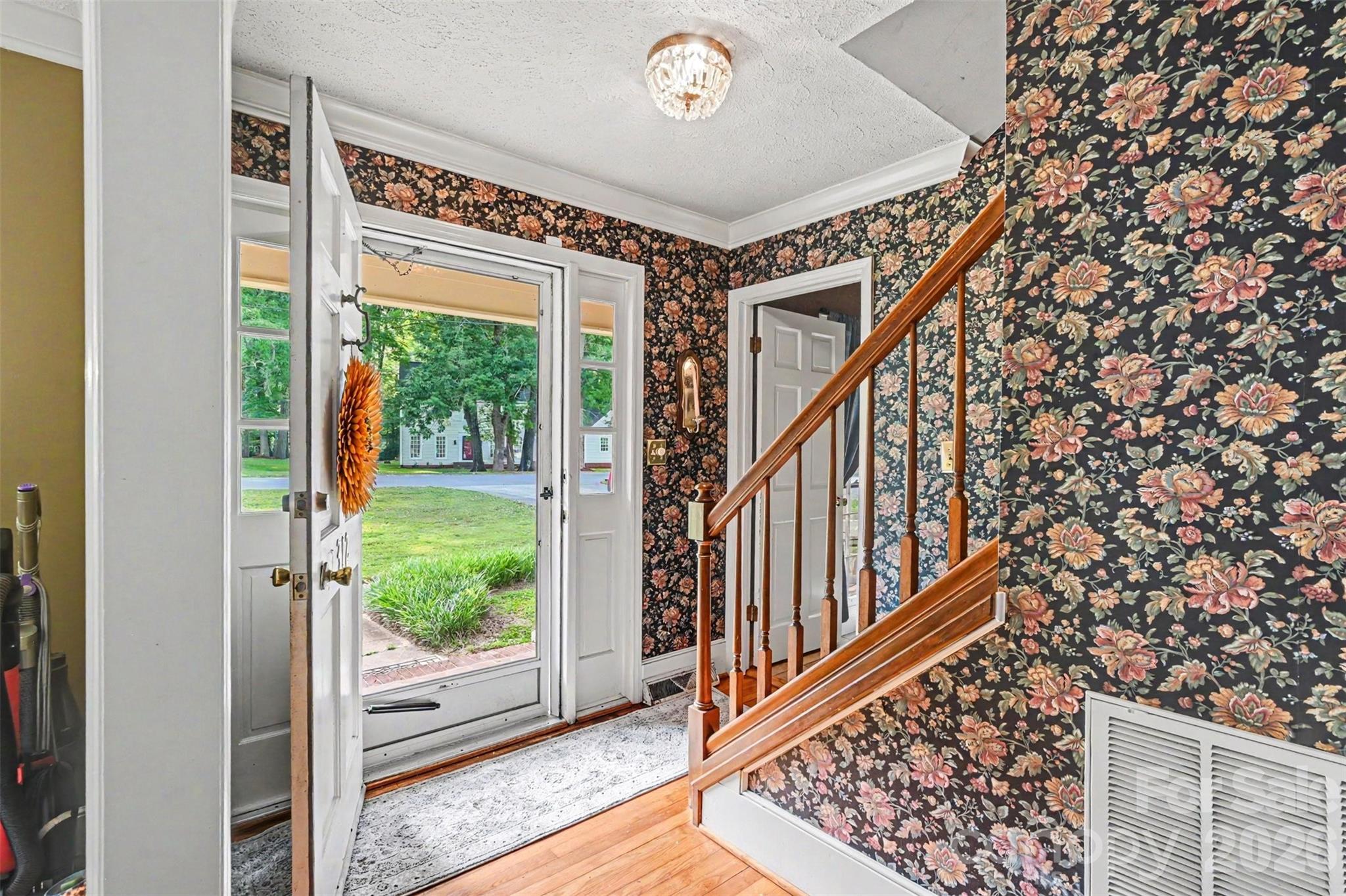 312 Windsor Drive Property Photo 4