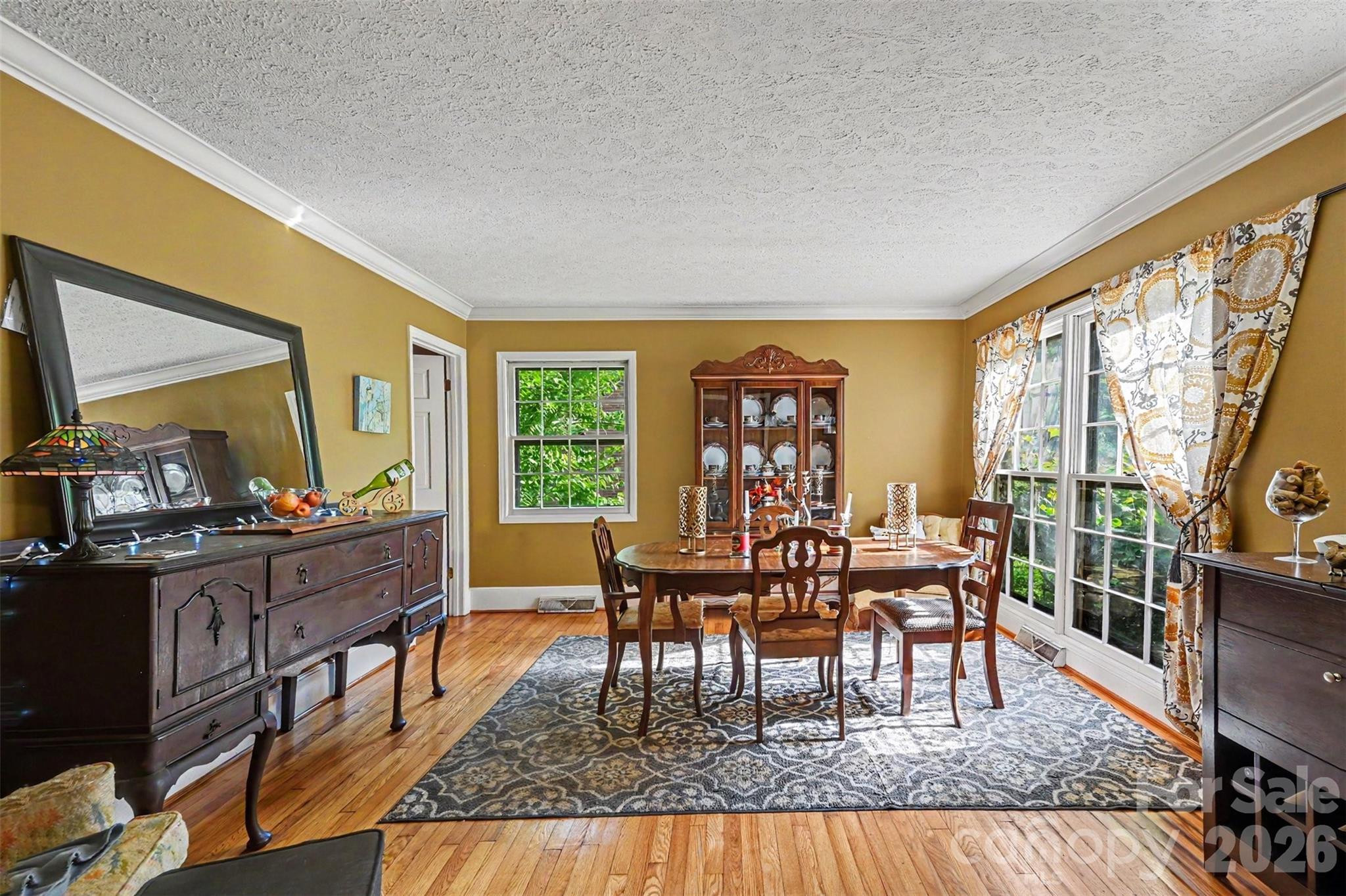 312 Windsor Drive Property Photo 5