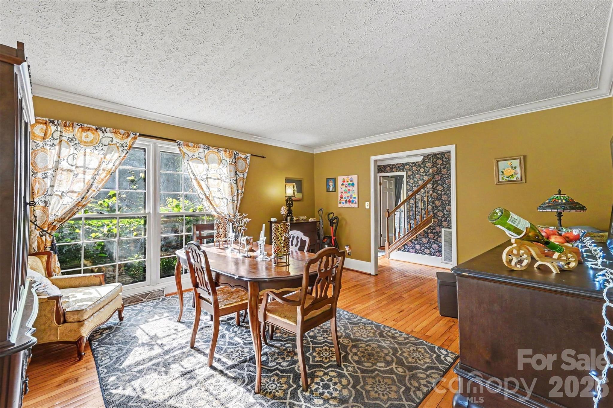 312 Windsor Drive Property Photo 6
