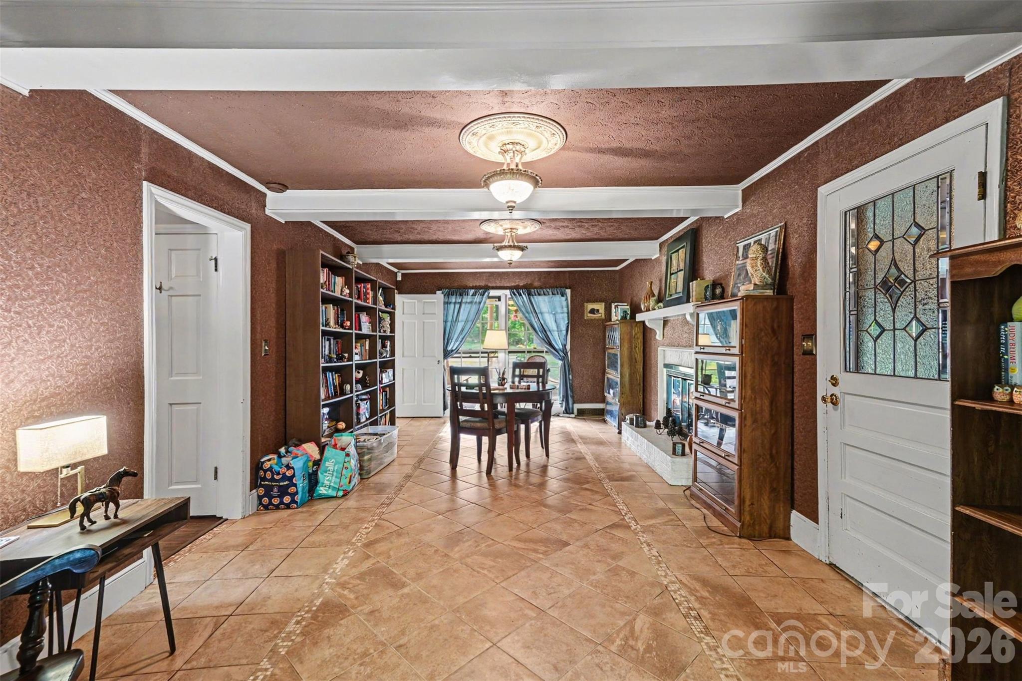 312 Windsor Drive Property Photo 8