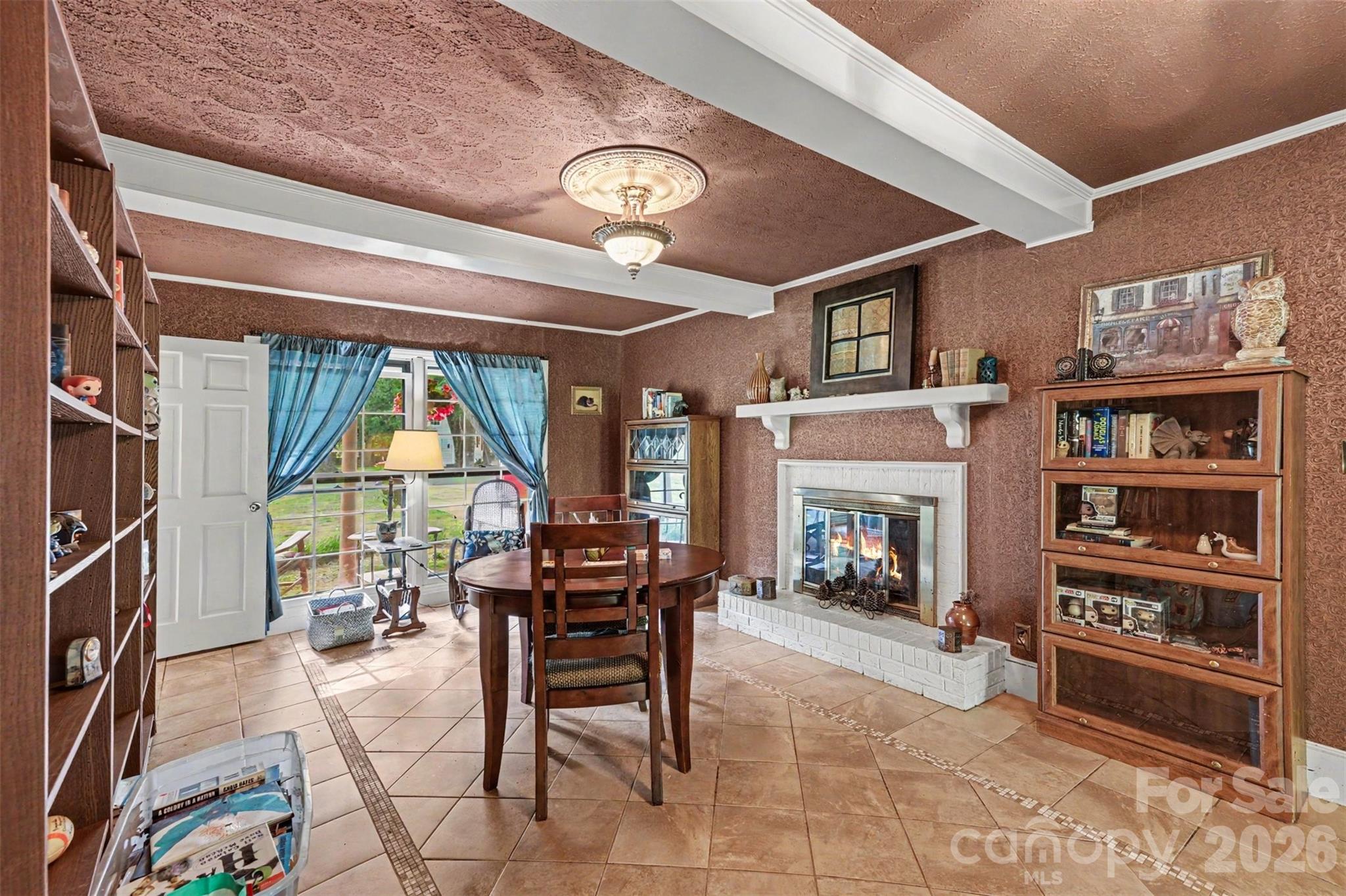 312 Windsor Drive Property Photo 9