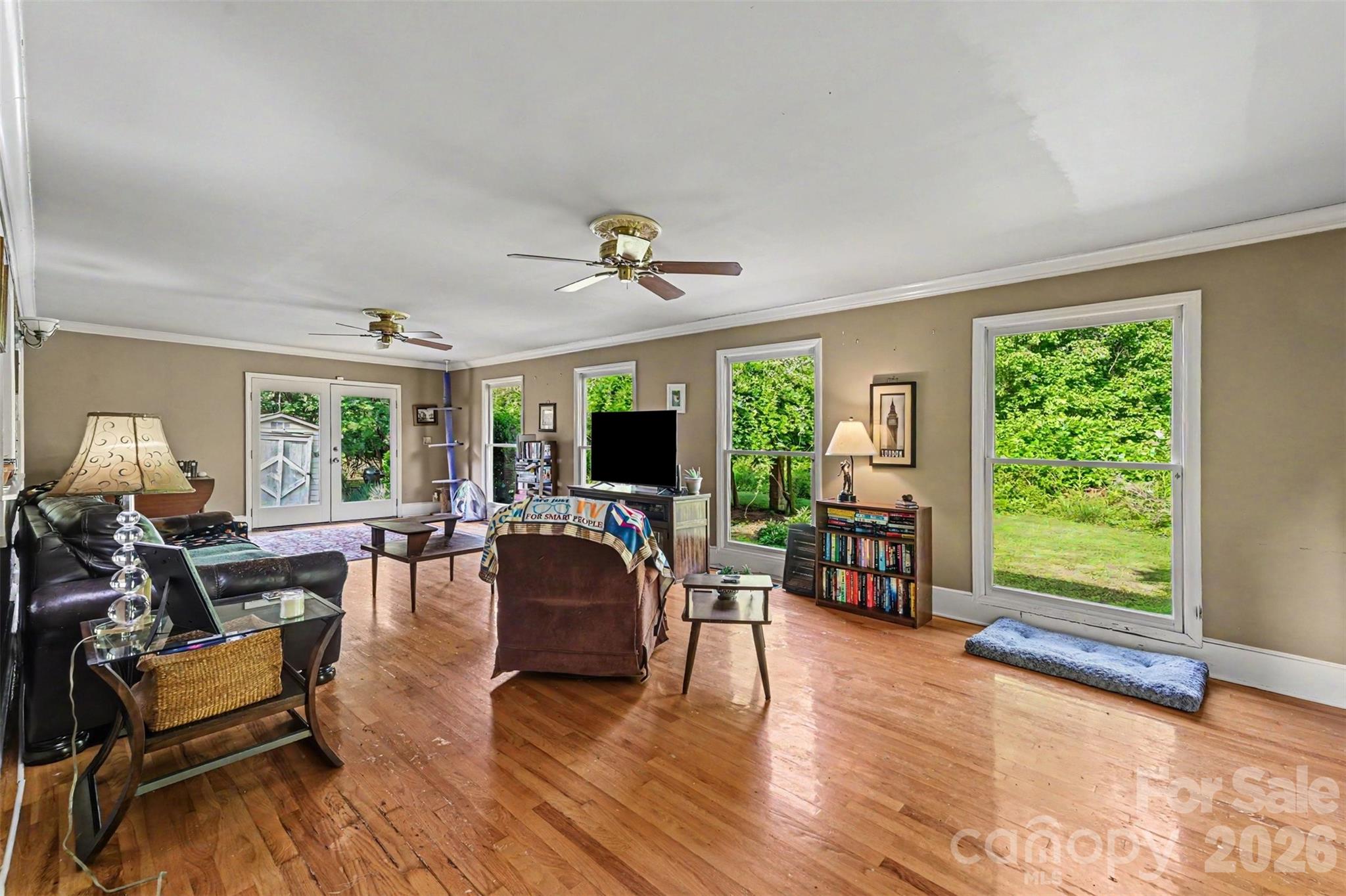 312 Windsor Drive Property Photo 10