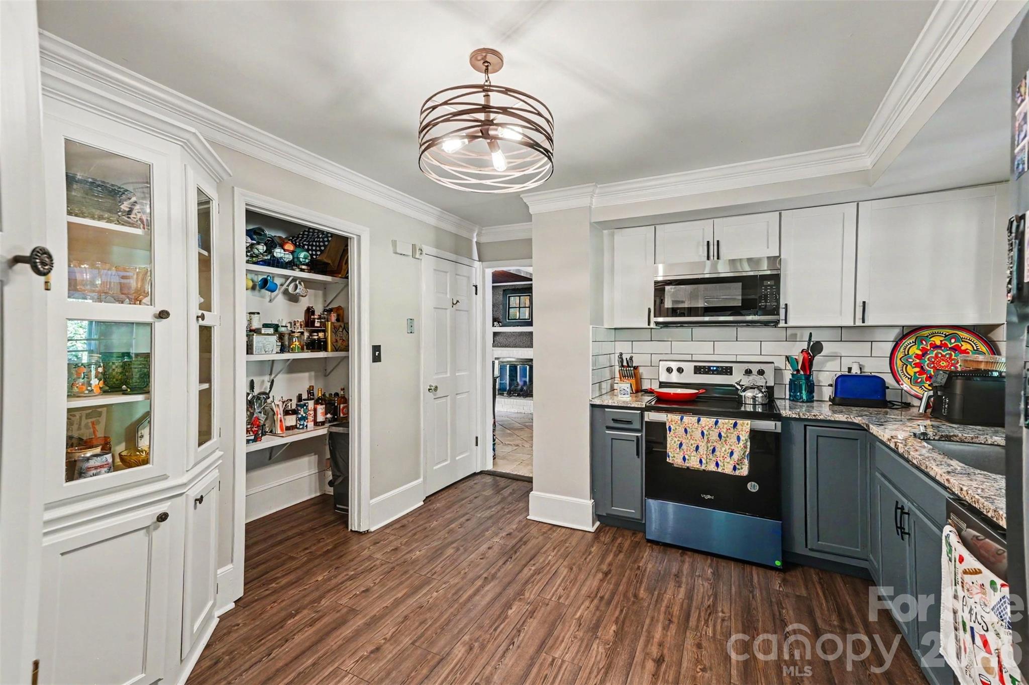 312 Windsor Drive Property Photo 13