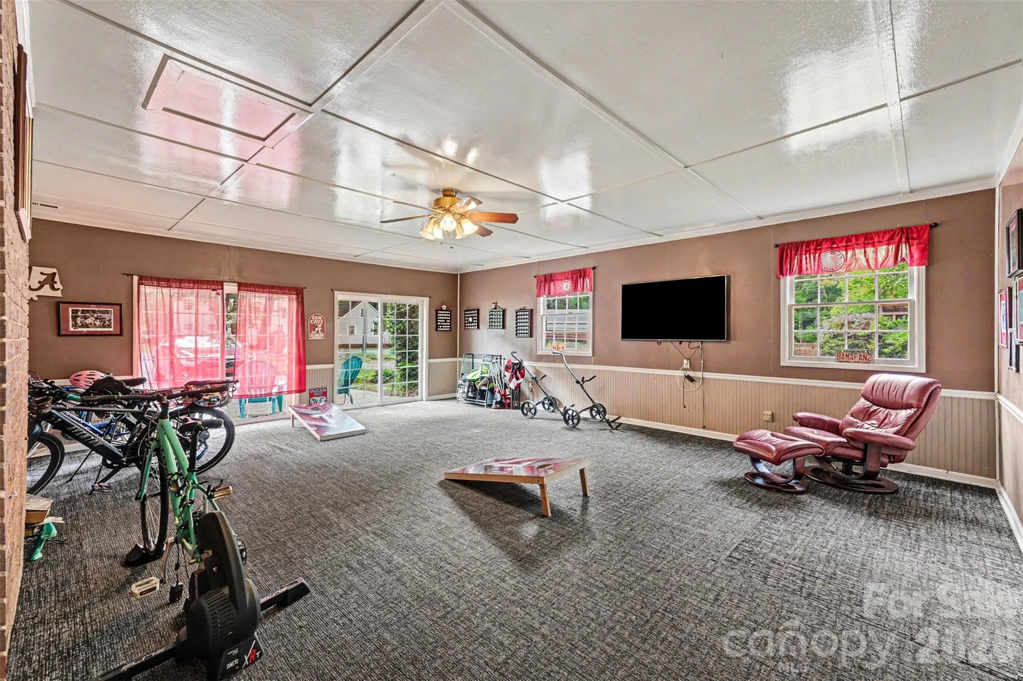 312 Windsor Drive Property Photo 17
