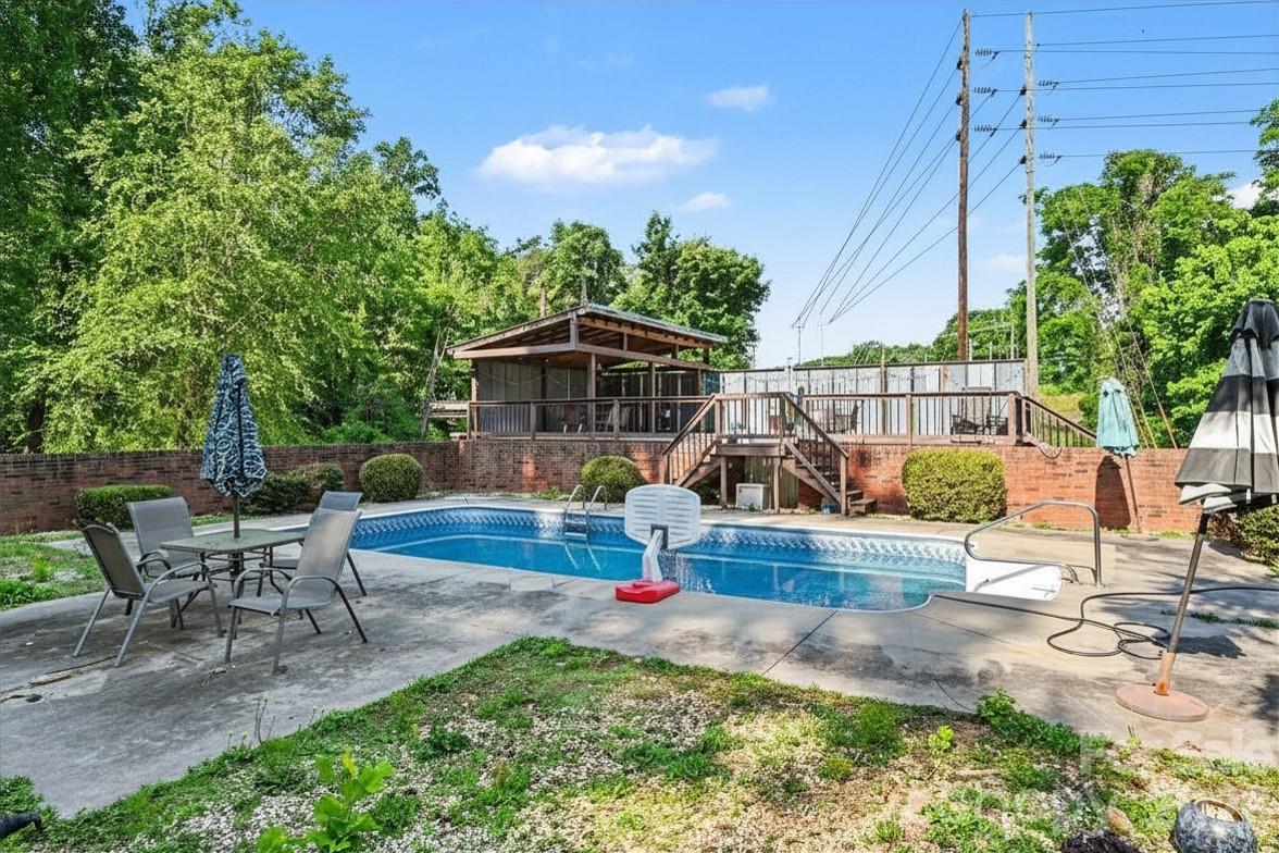 312 Windsor Drive Property Photo 33