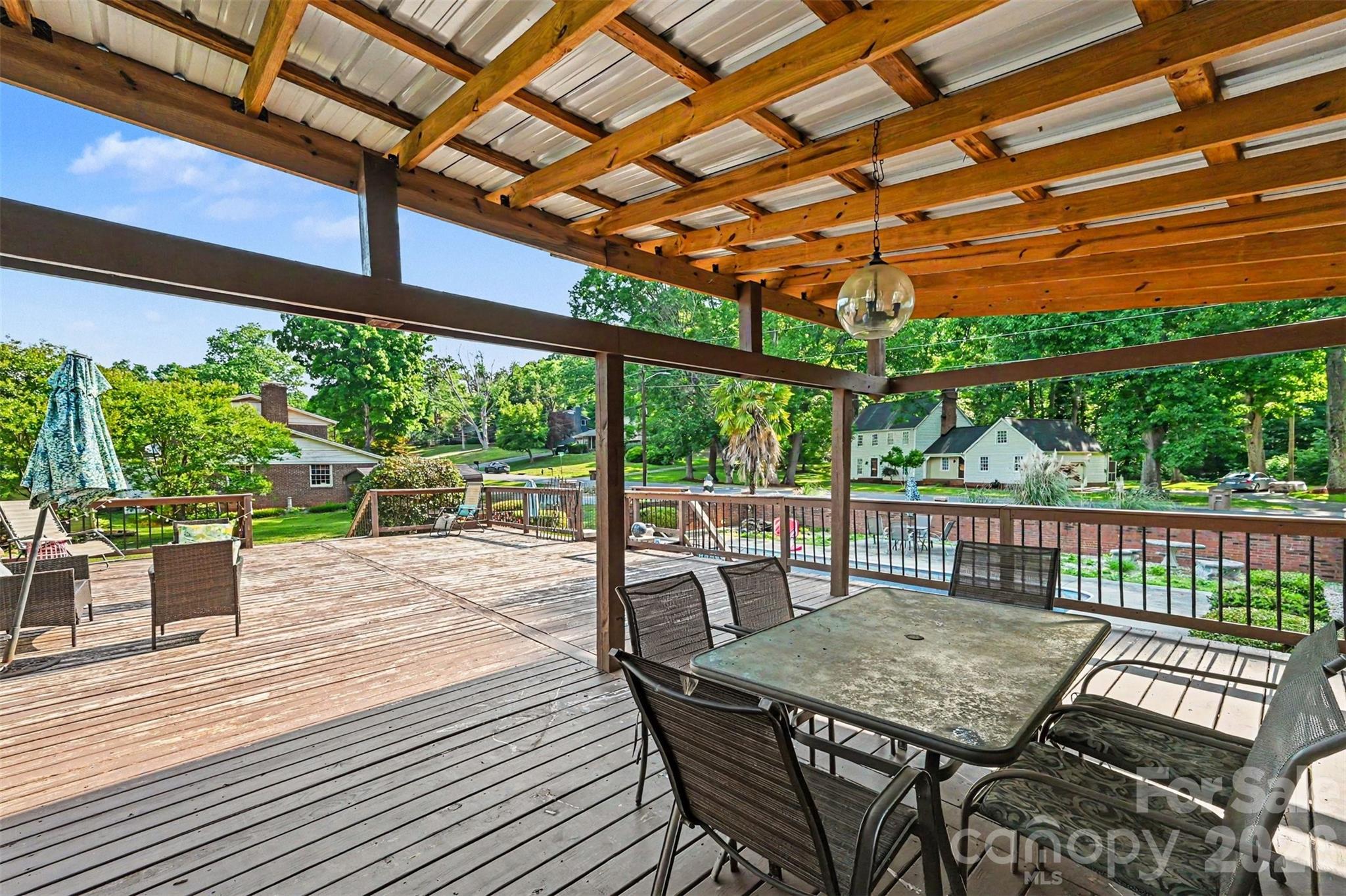 312 Windsor Drive Property Photo 34