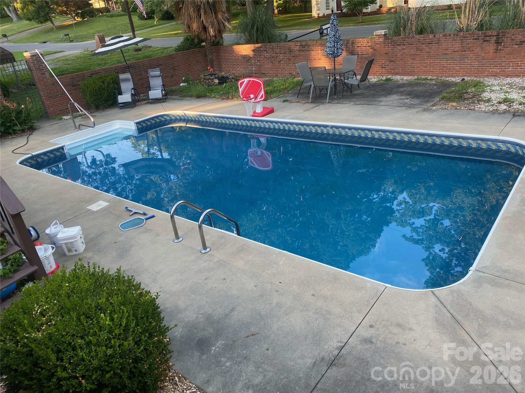 312 Windsor Drive Property Photo 36