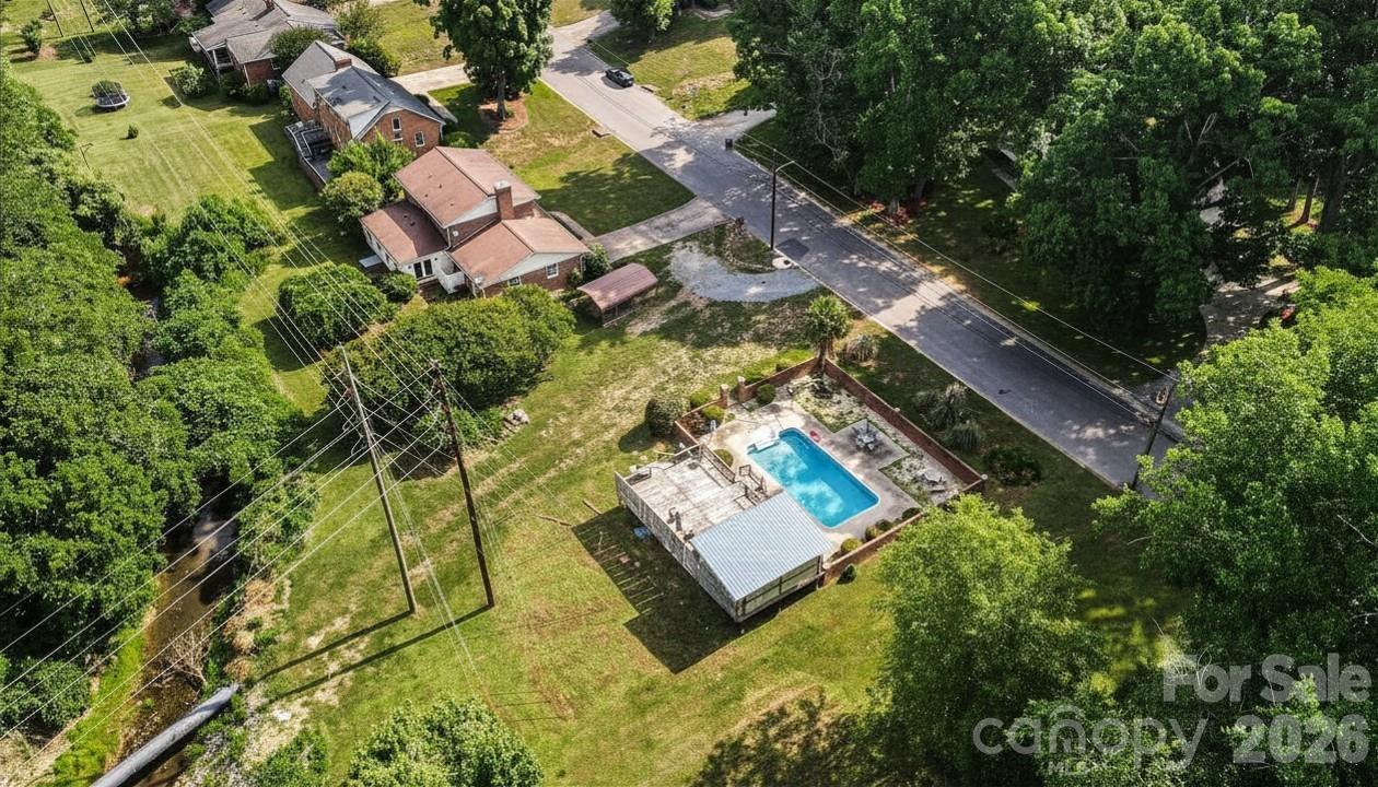 312 Windsor Drive Property Photo 39