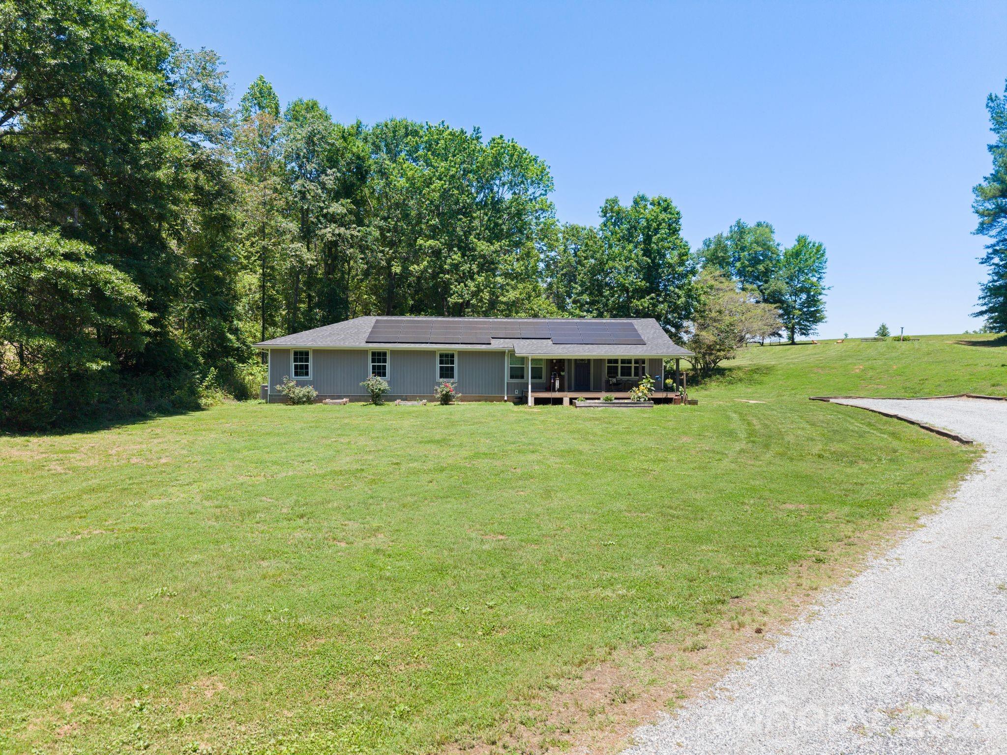 527 Floyd Blackwell Road Property Photo 2