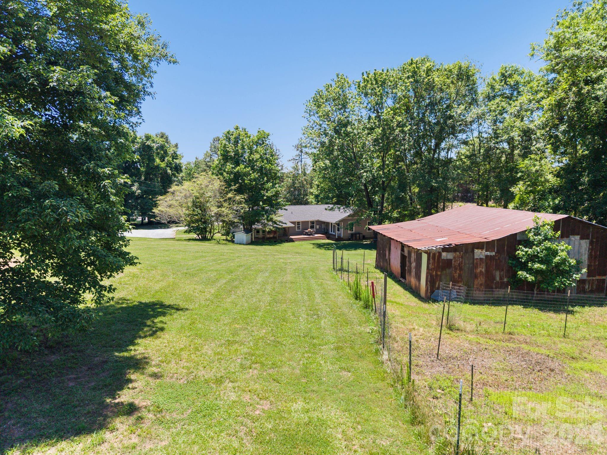 527 Floyd Blackwell Road Property Photo 37