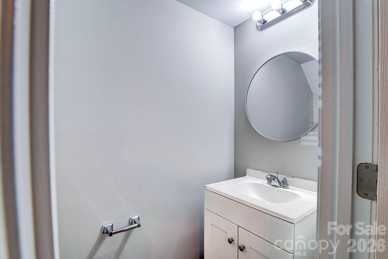 6129 Windsor Gate Lane Property Photo 8