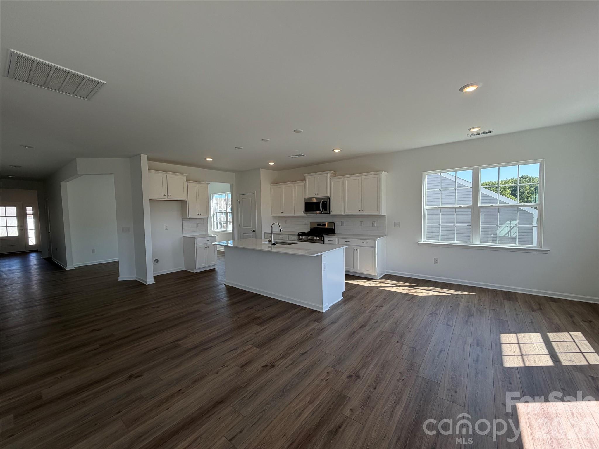 7092 Juneberry Way Property Photo 5