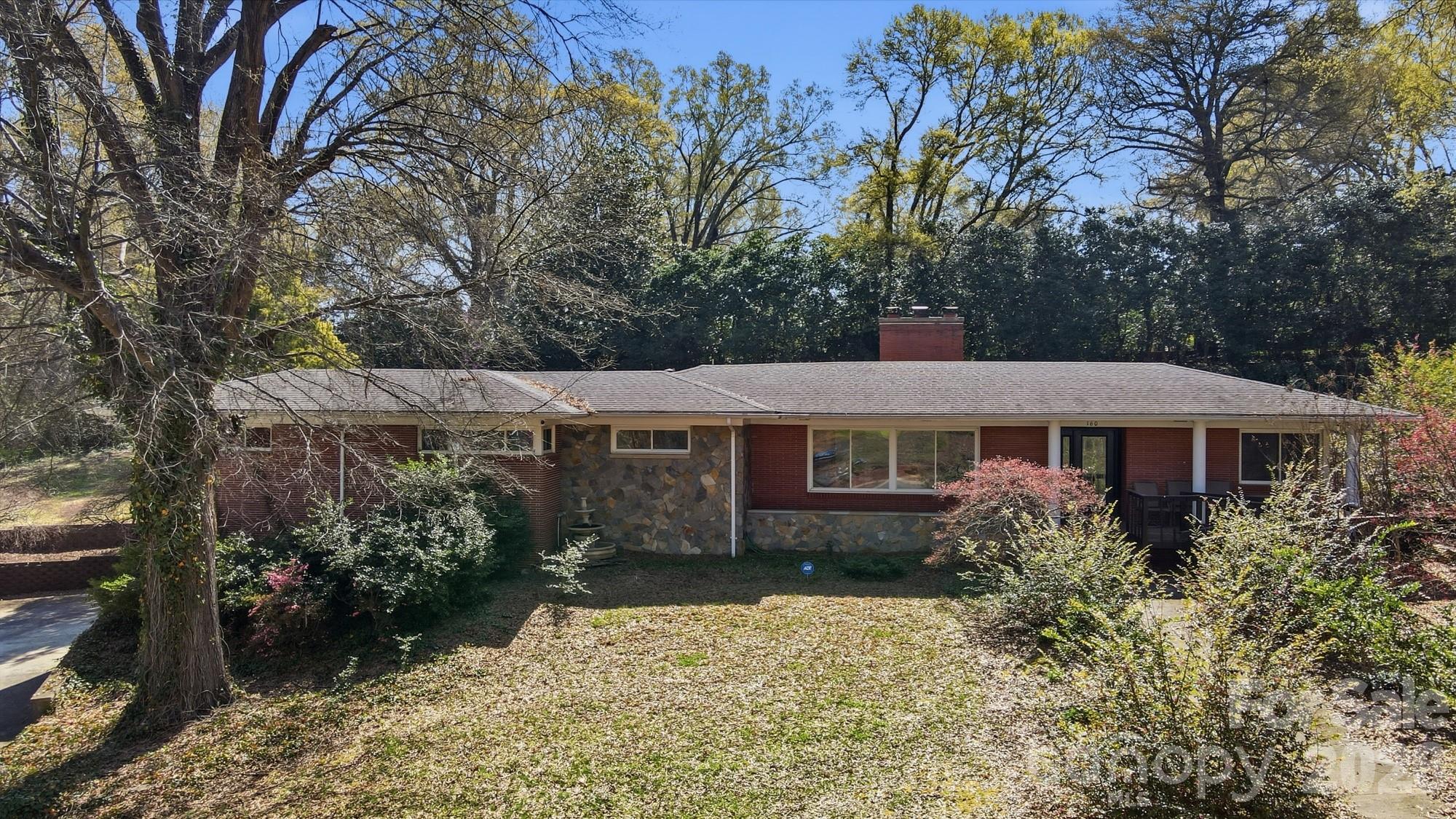 160 Glendale Avenue Property Photo 1