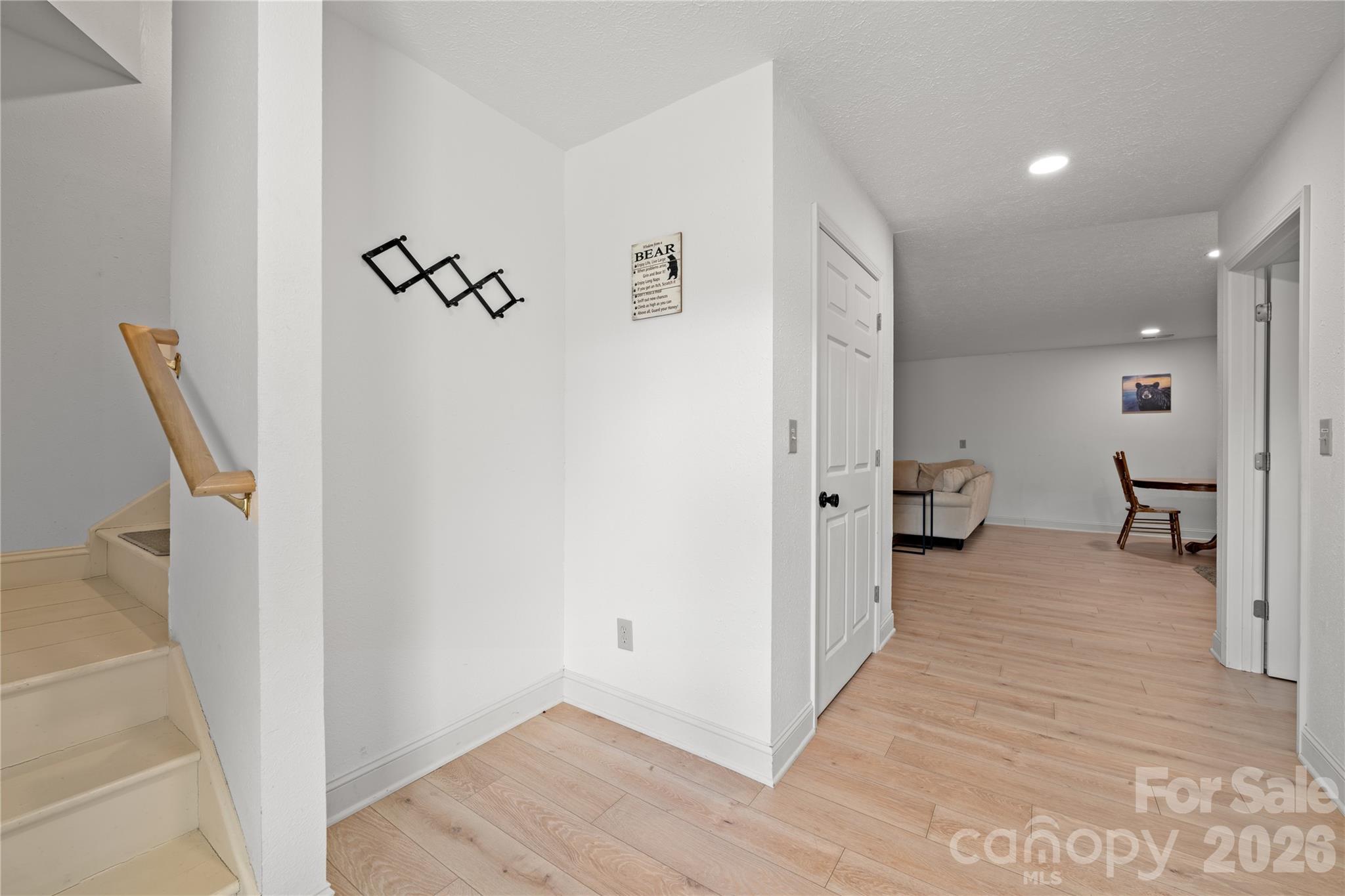 60 Rolling Lane Property Photo 6