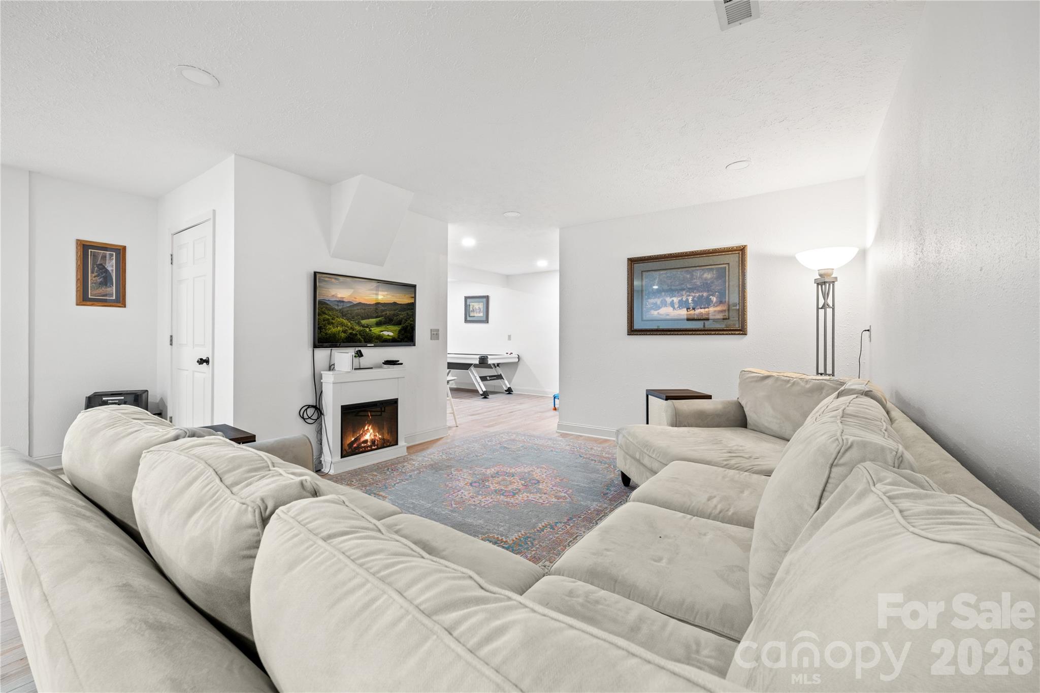 60 Rolling Lane Property Photo 14