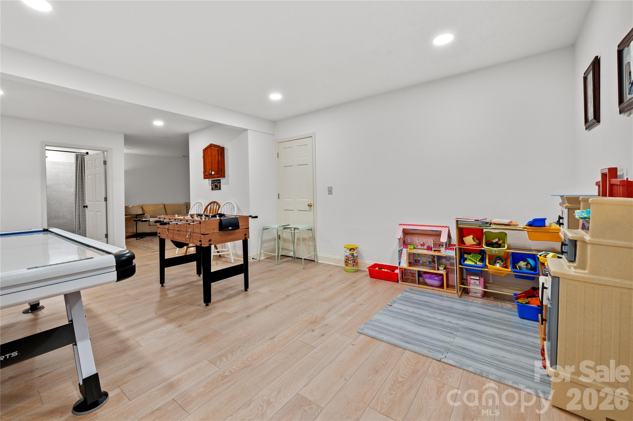 60 Rolling Lane Property Photo 16