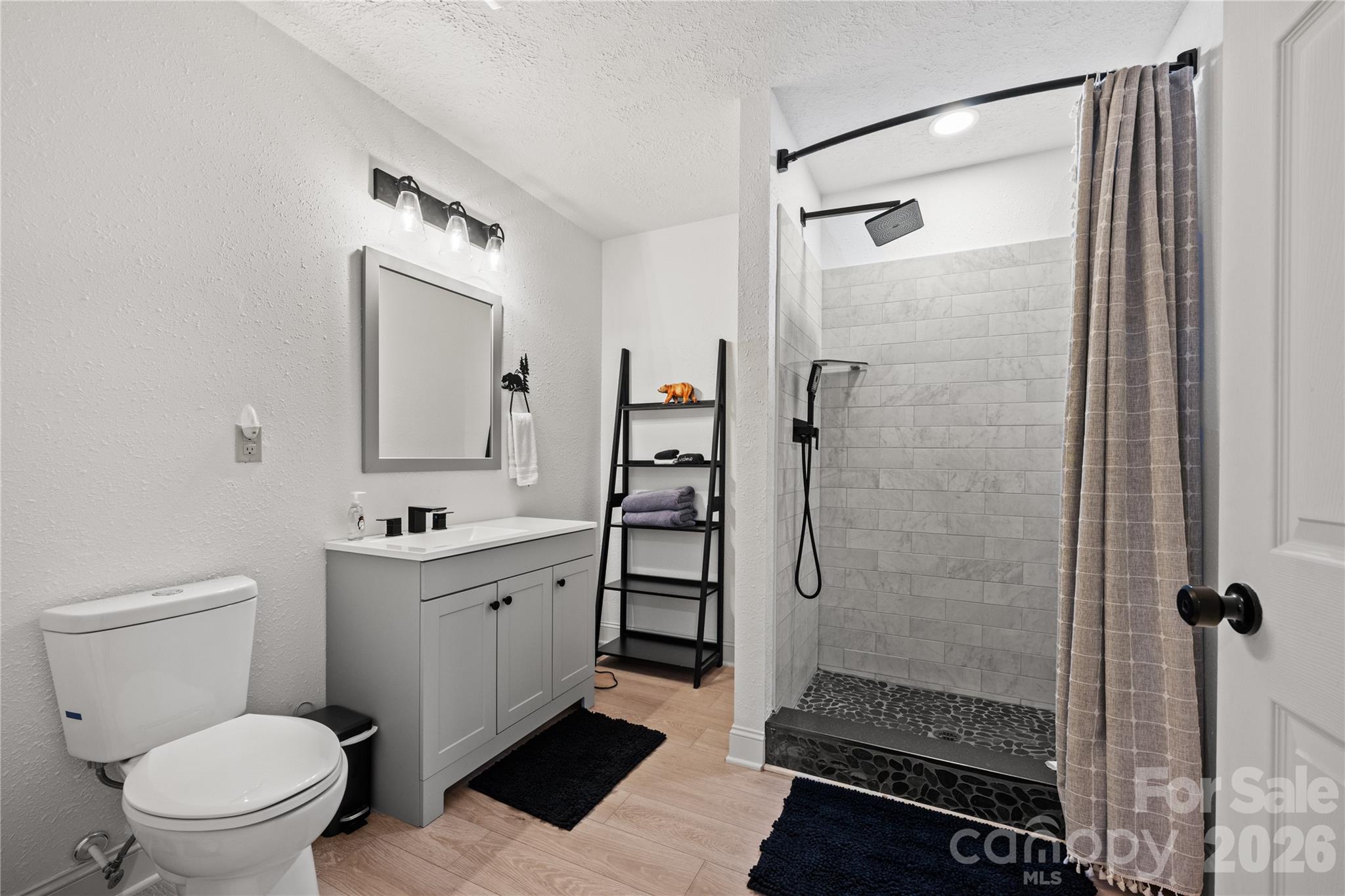 60 Rolling Lane Property Photo 17