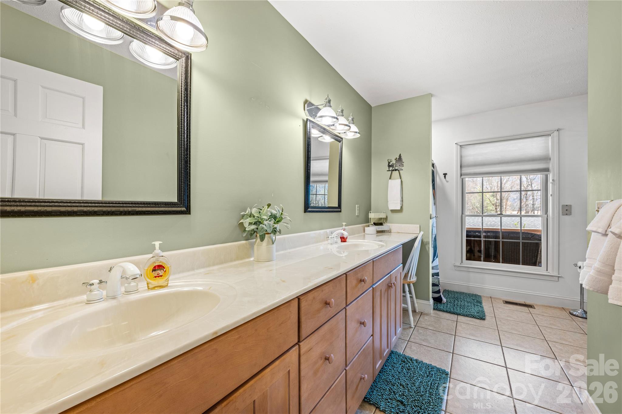 60 Rolling Lane Property Photo 23