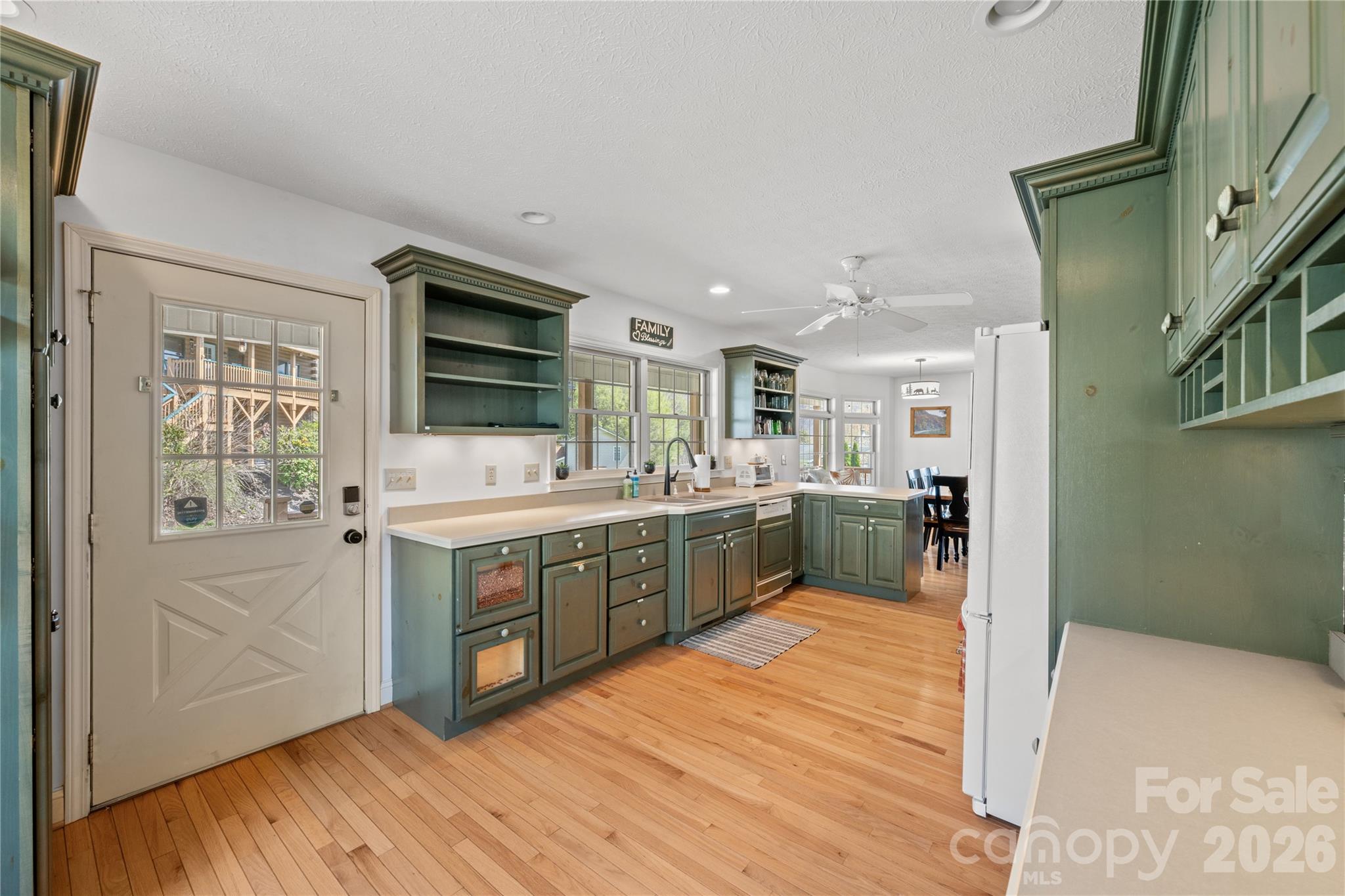 60 Rolling Lane Property Photo 28
