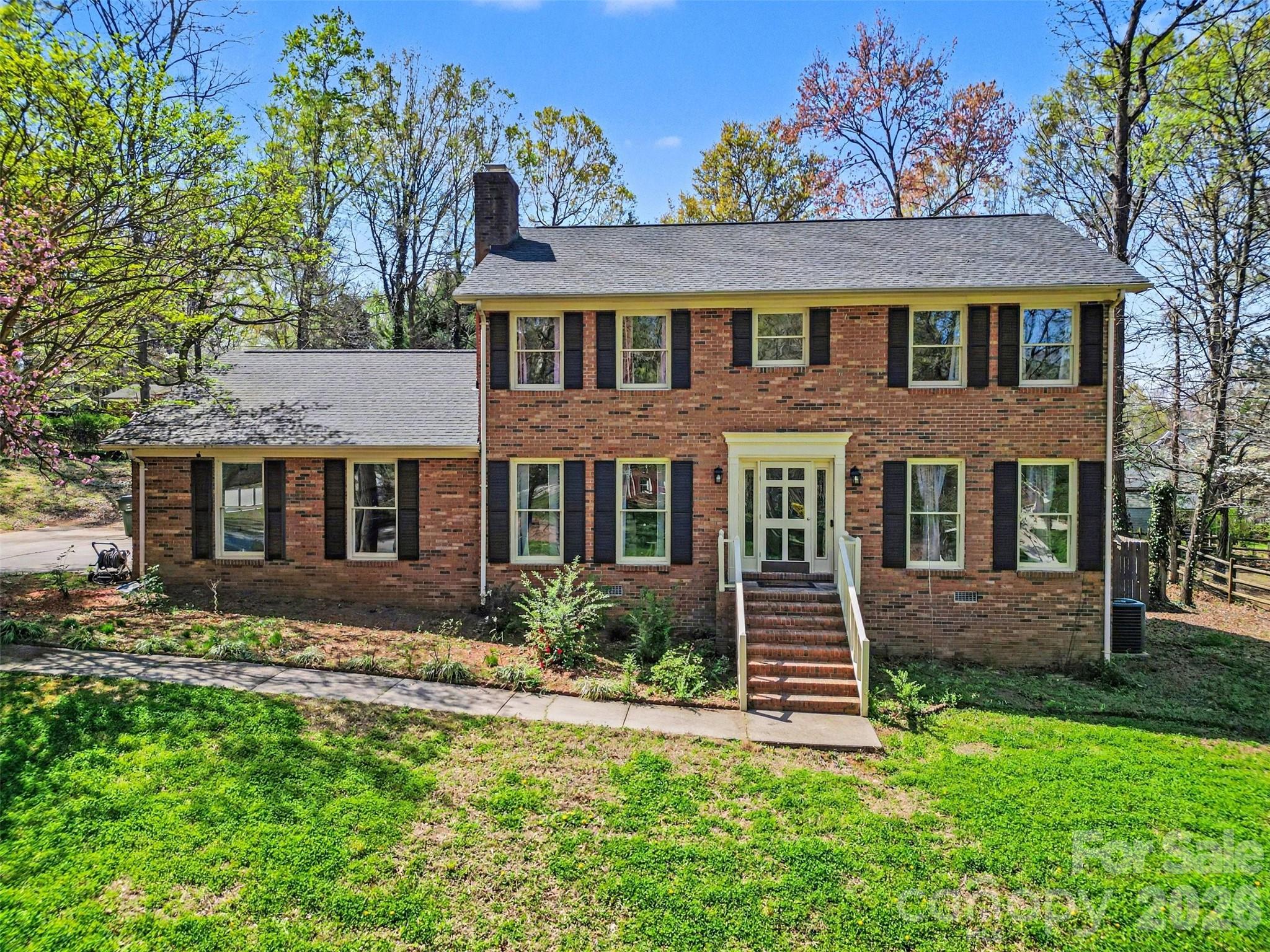 1560 Chatham Court Property Photo 1