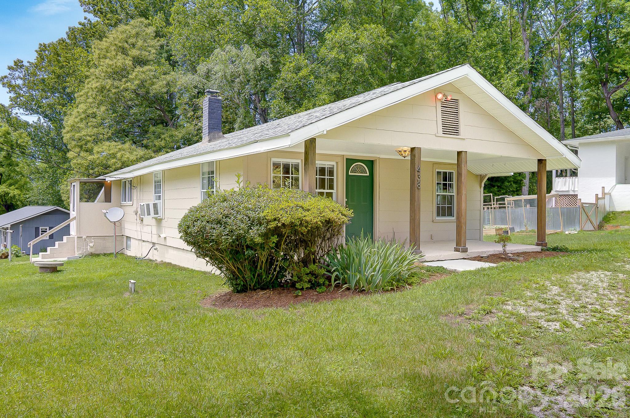 438 Loop Road Property Photo 1
