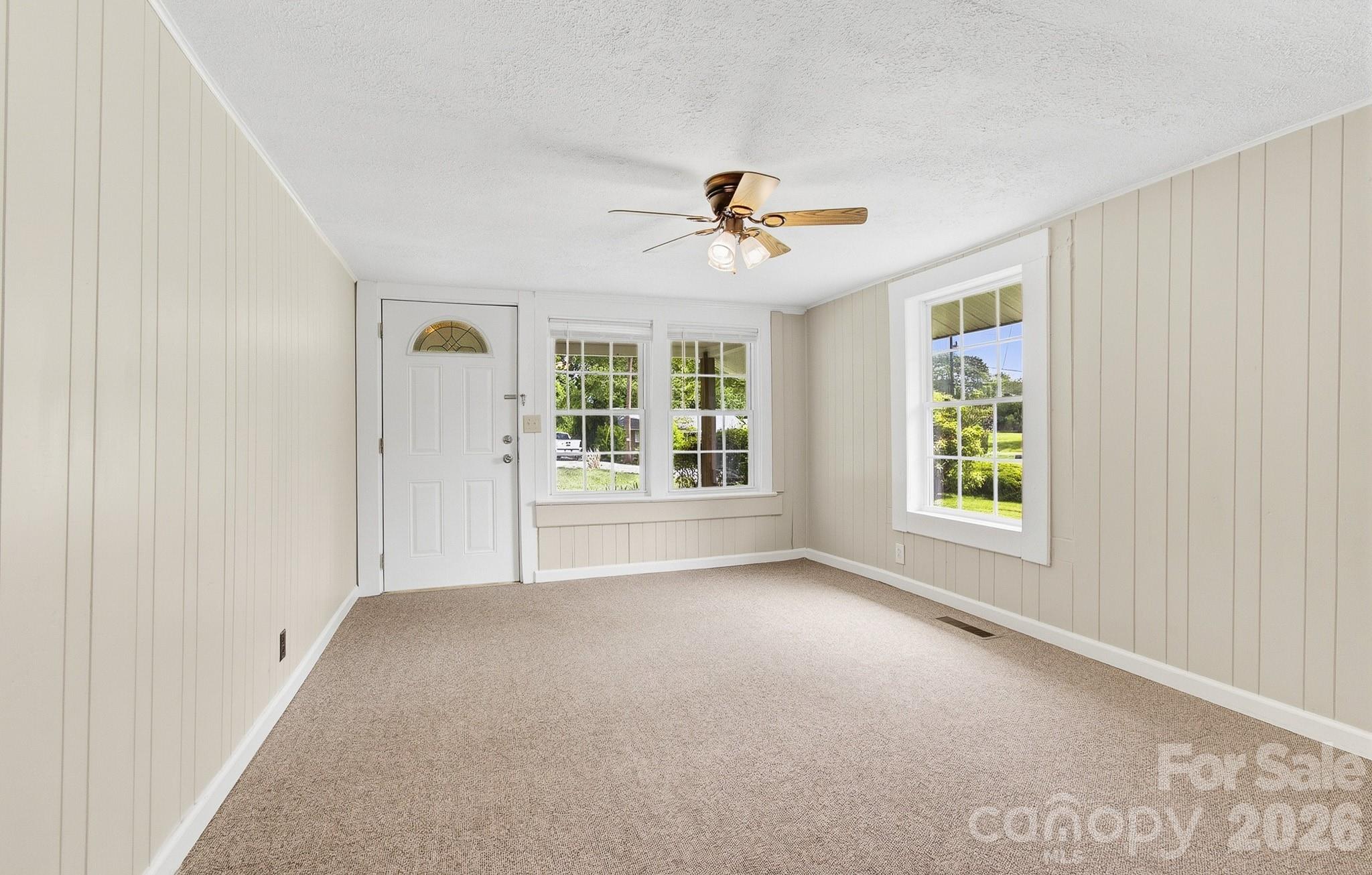 438 Loop Road Property Photo 3