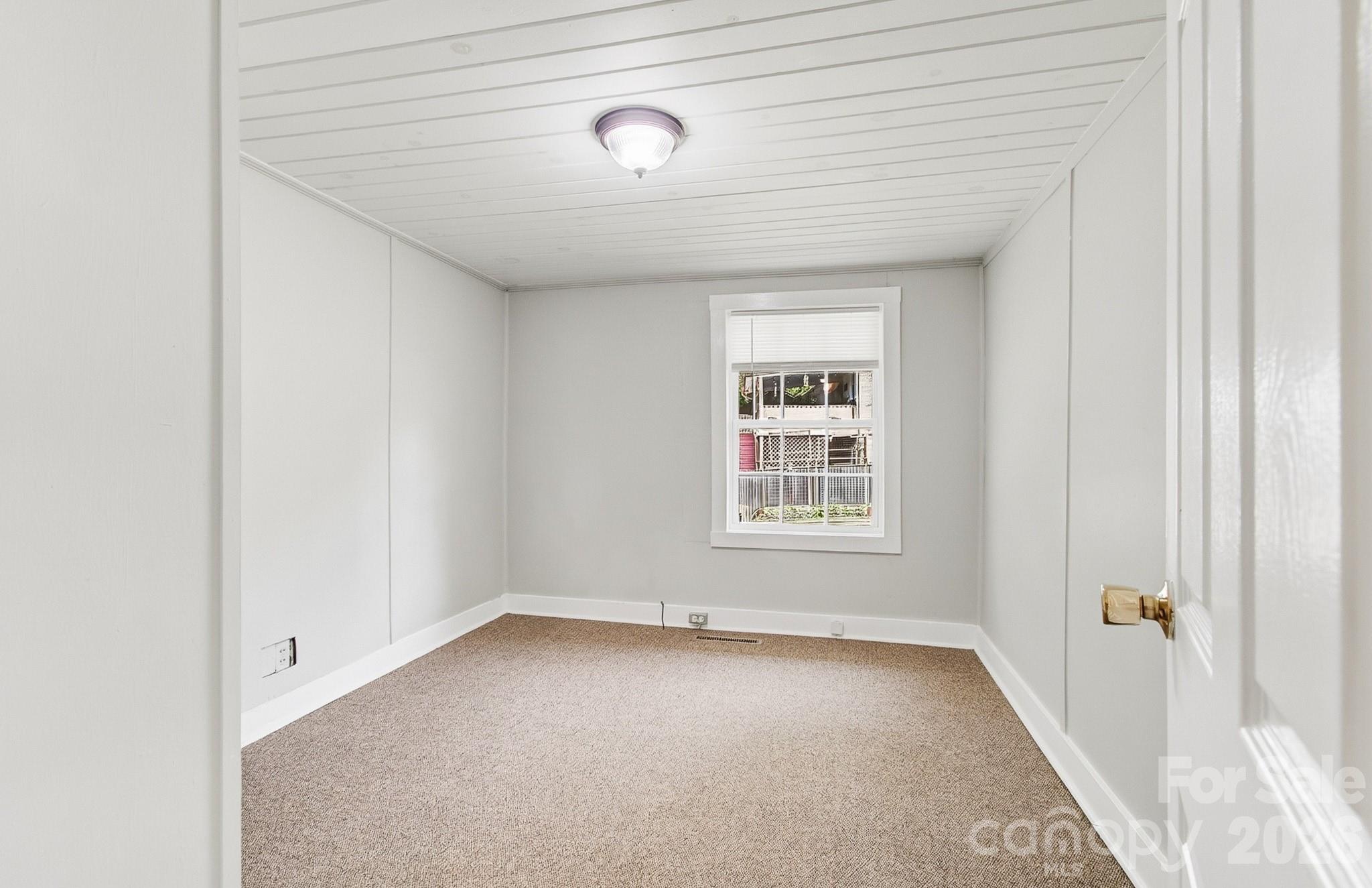438 Loop Road Property Photo 10