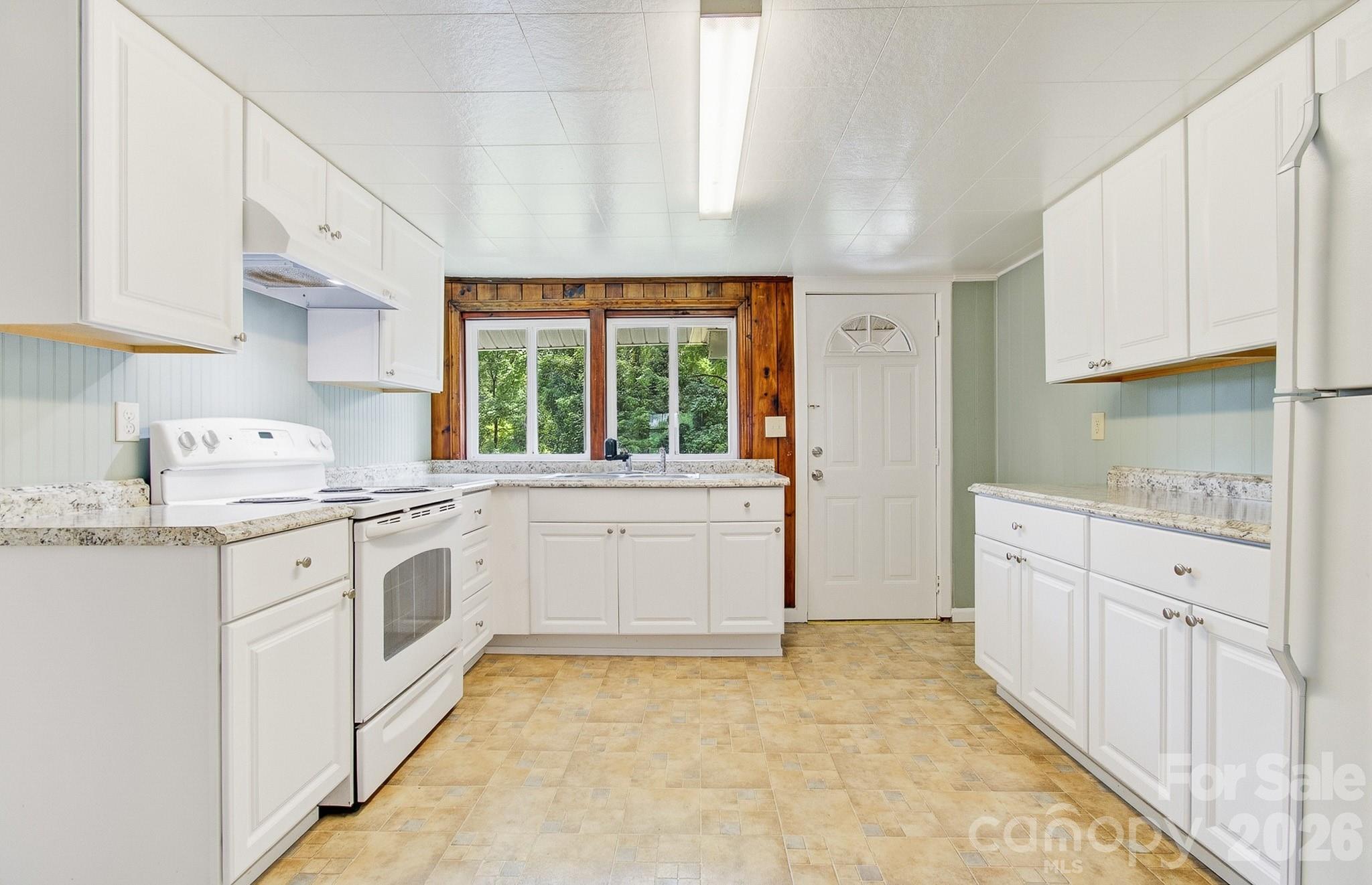 438 Loop Road Property Photo 13