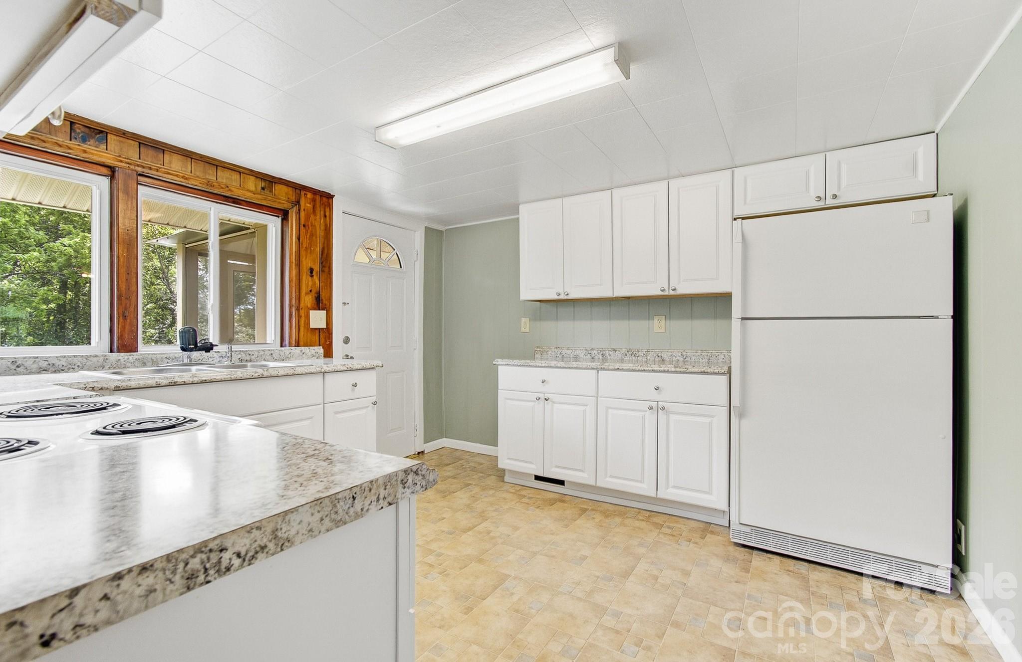 438 Loop Road Property Photo 14